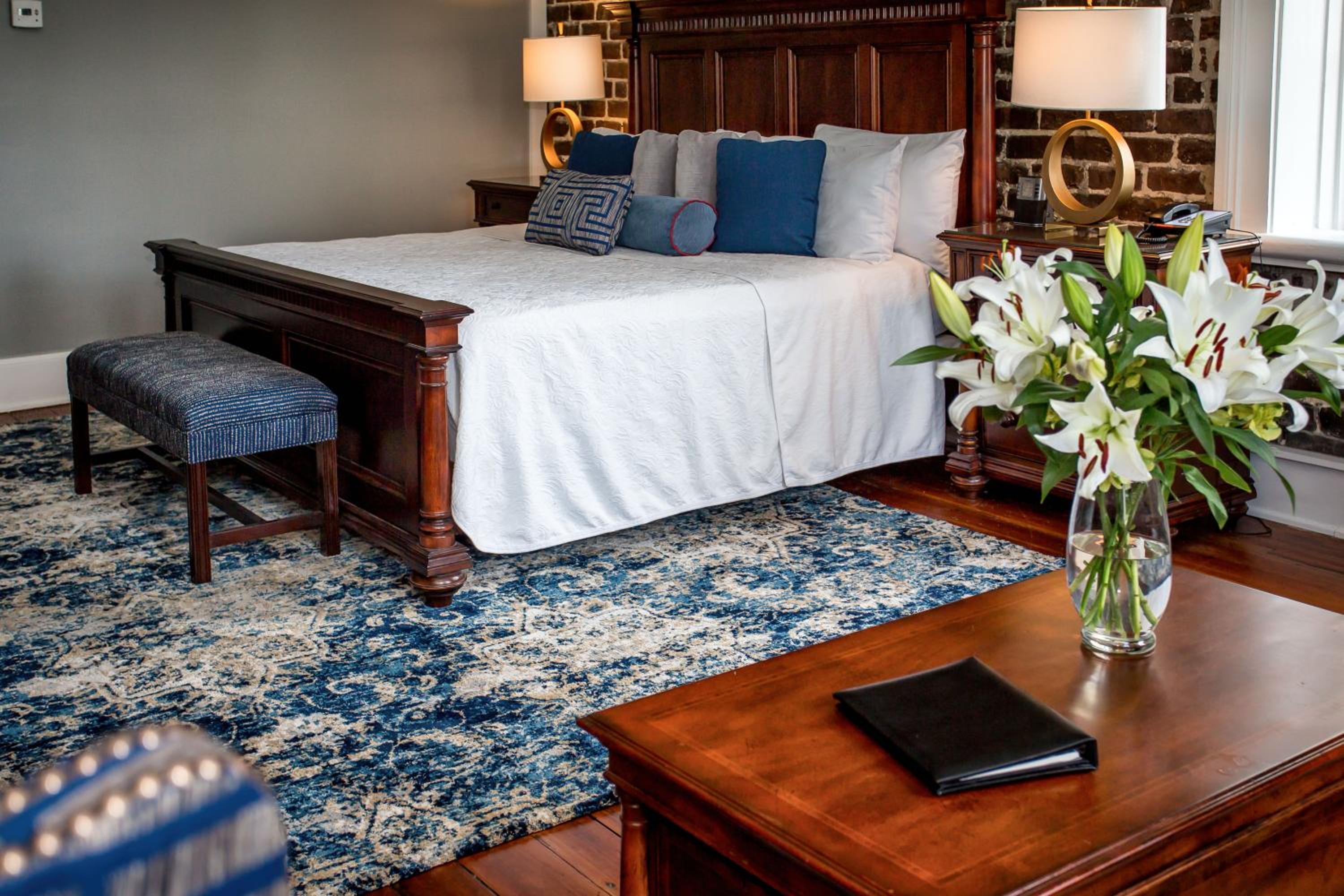 Corner King Suite photo 3