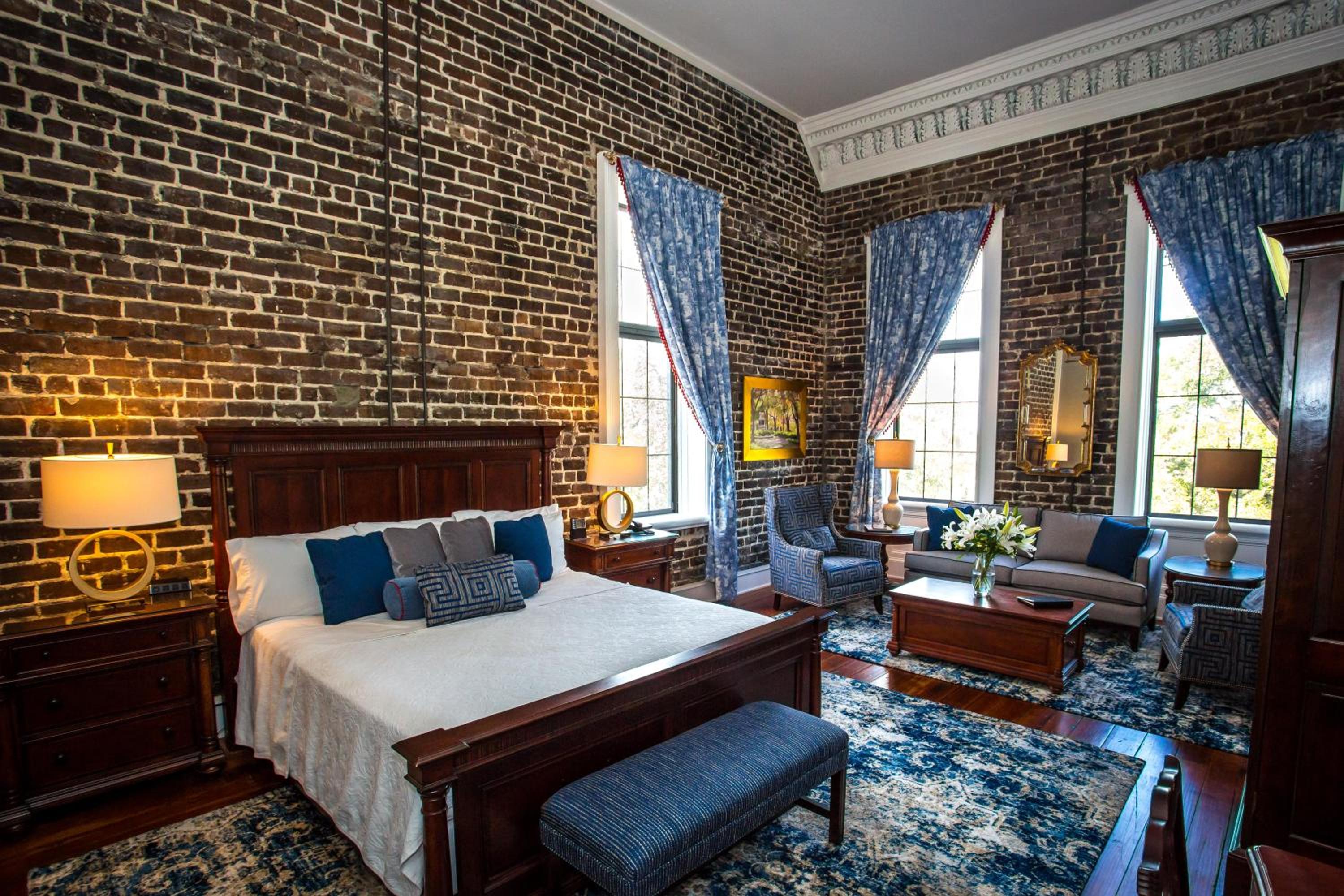 Corner King Suite photo 1