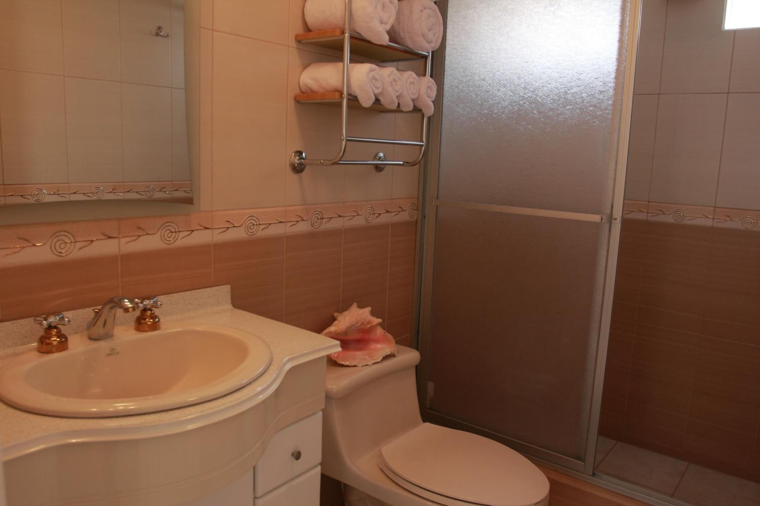 Family Room with Private Bathroom photo 2