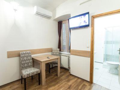 Large Double Room - Photo 4