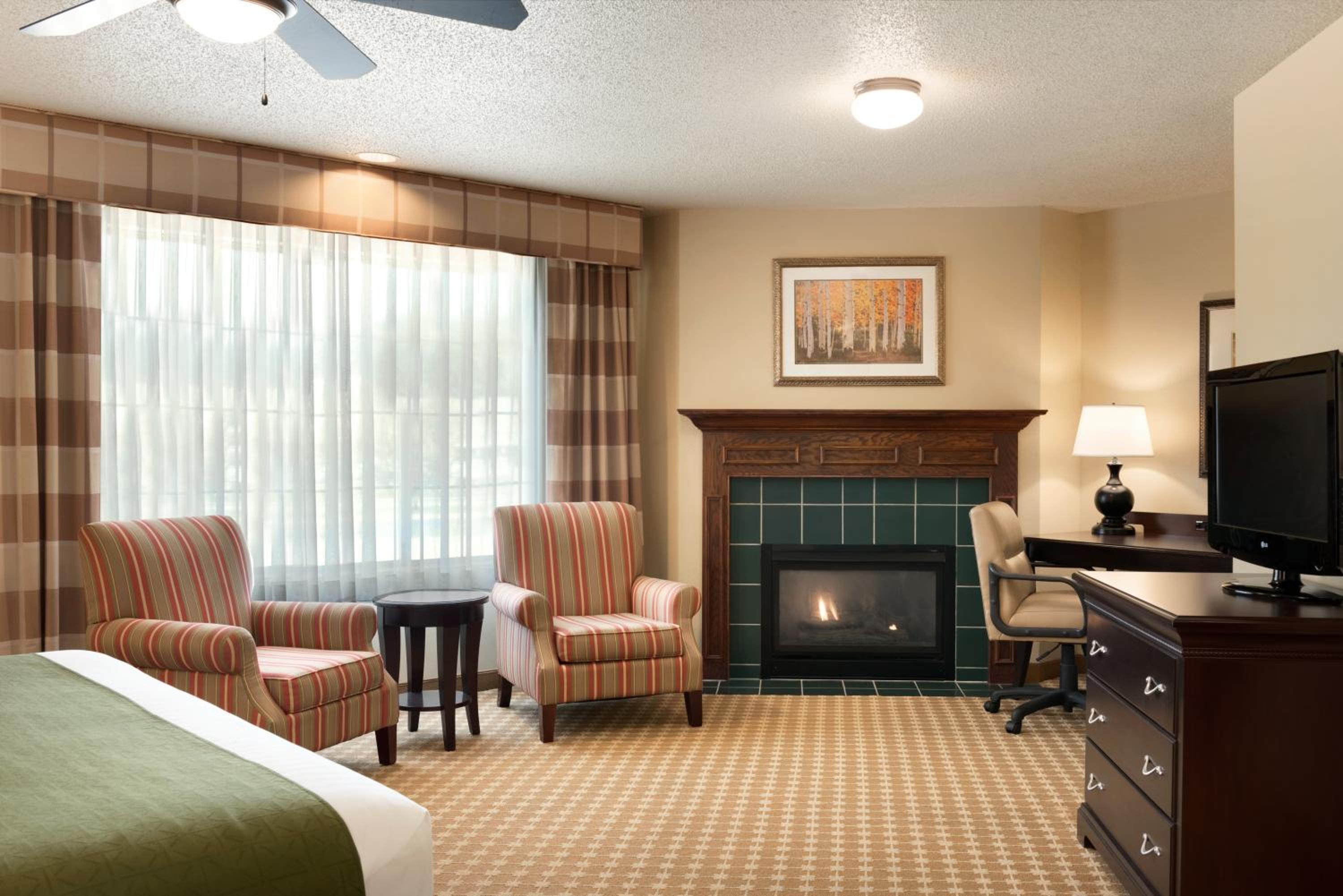King Room With Whirlpool And Fireplace - Non-Smoking  photo 1