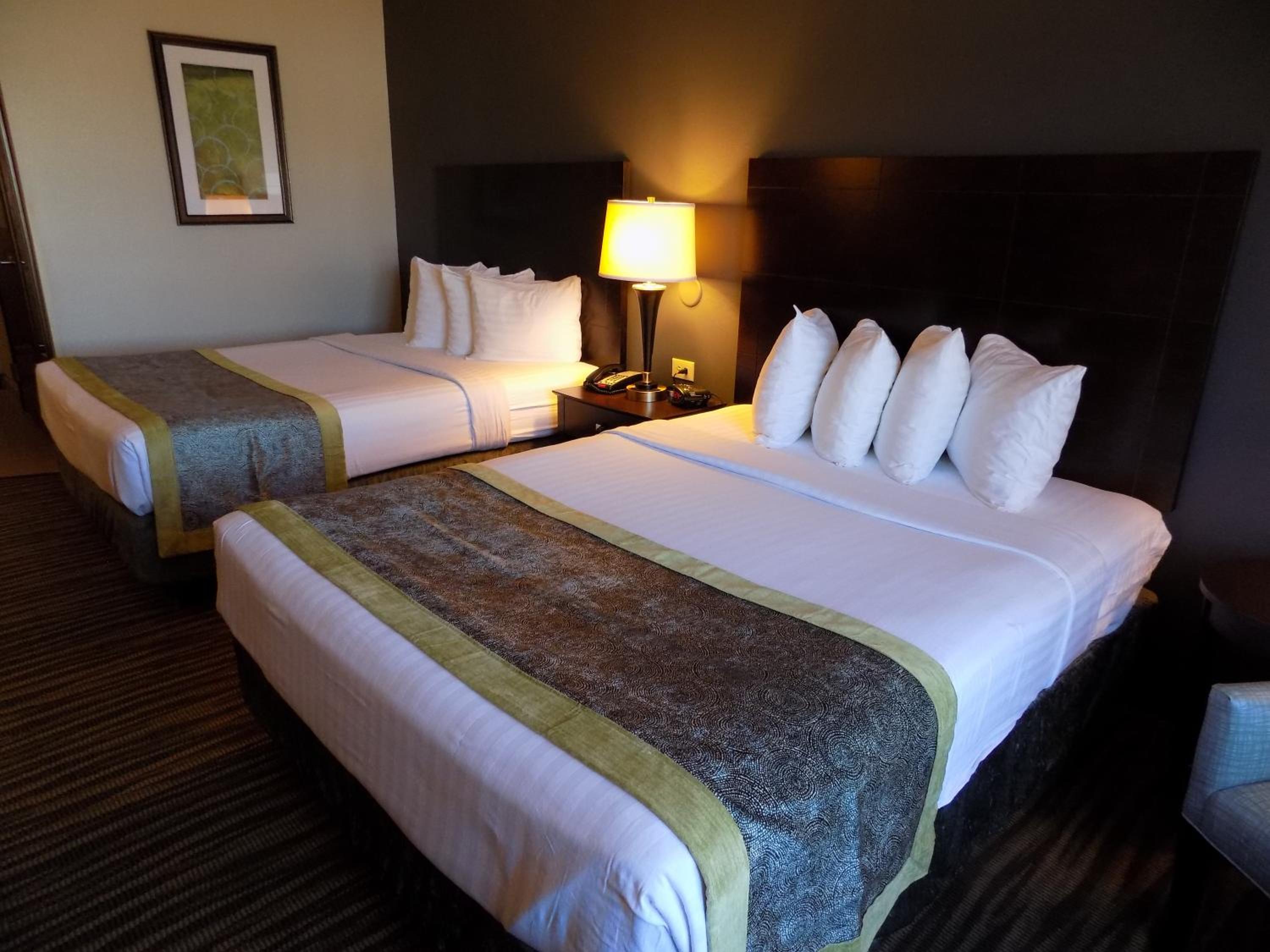 Queen Room with Two Queen Beds - Non-Smoking - Photo 4