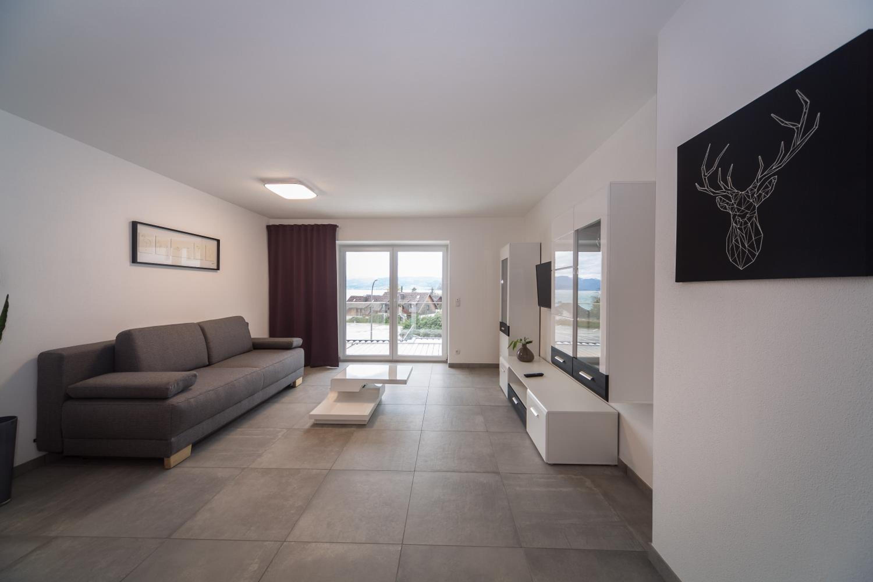 Apartment with Lake View - Photo 3