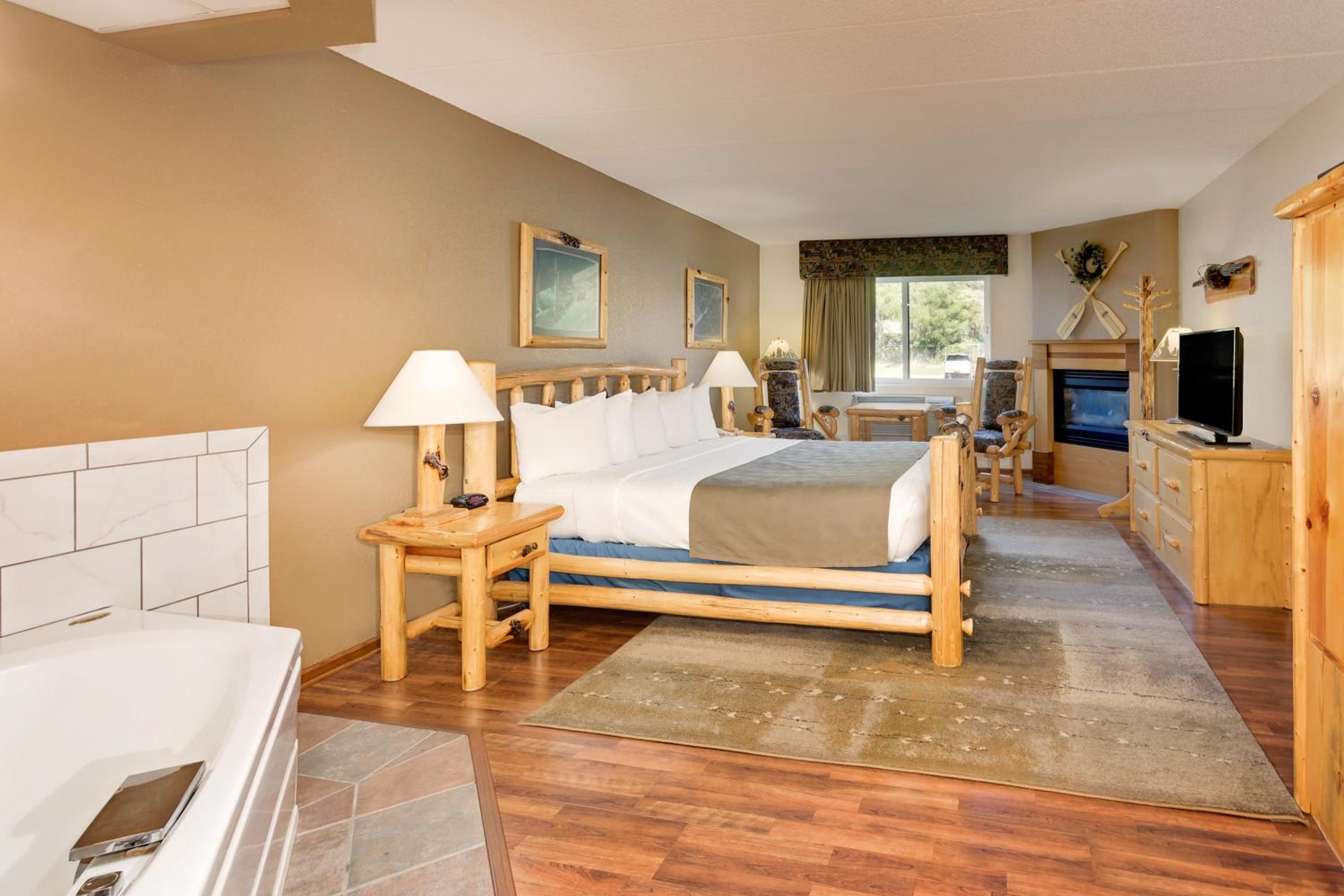 1 King Bed, Superior Studio Suite (Non-Smoking) - Photo 4