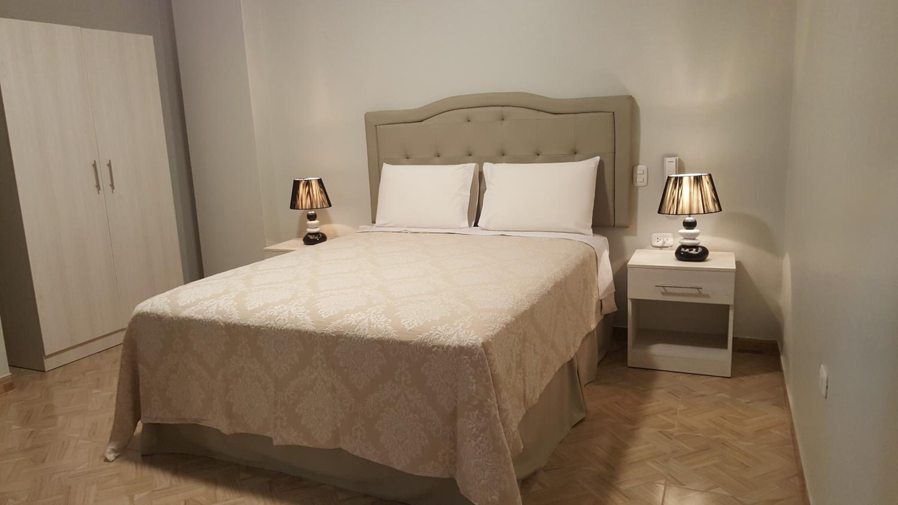 Queen Room photo 2