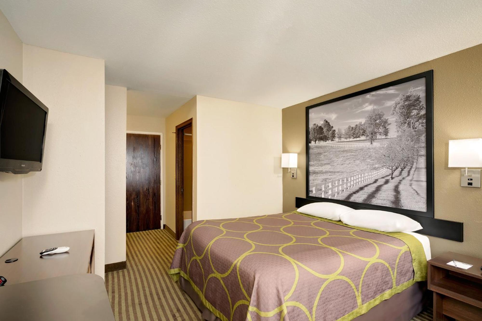 Queen Room - Non-Smoking - Photo 2