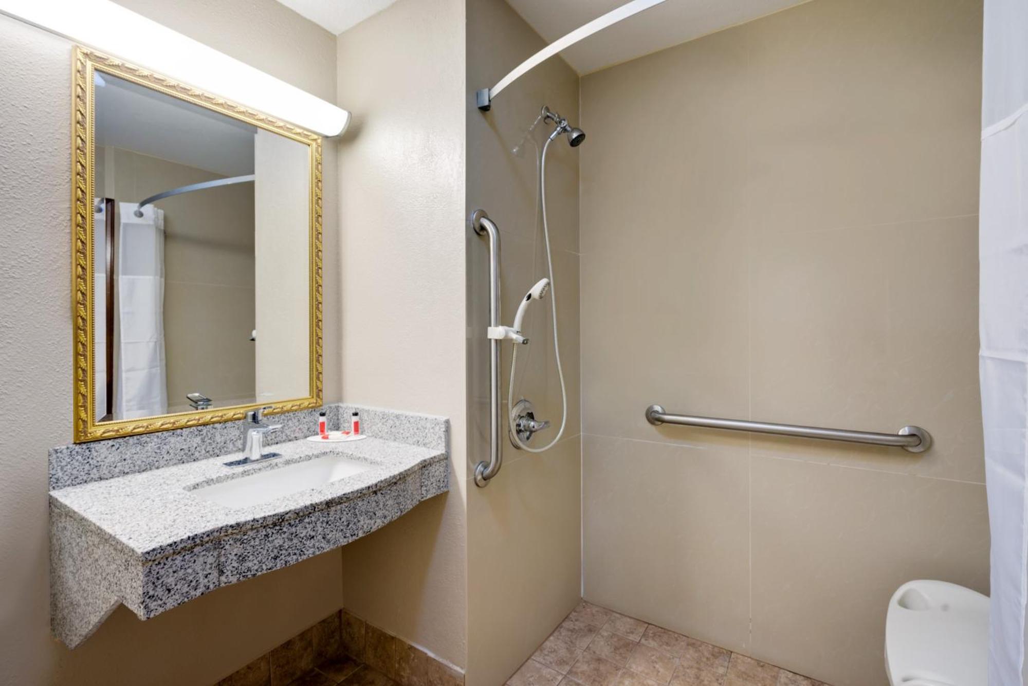 King Room - Disability Access/Non-Smoking - Photo 3