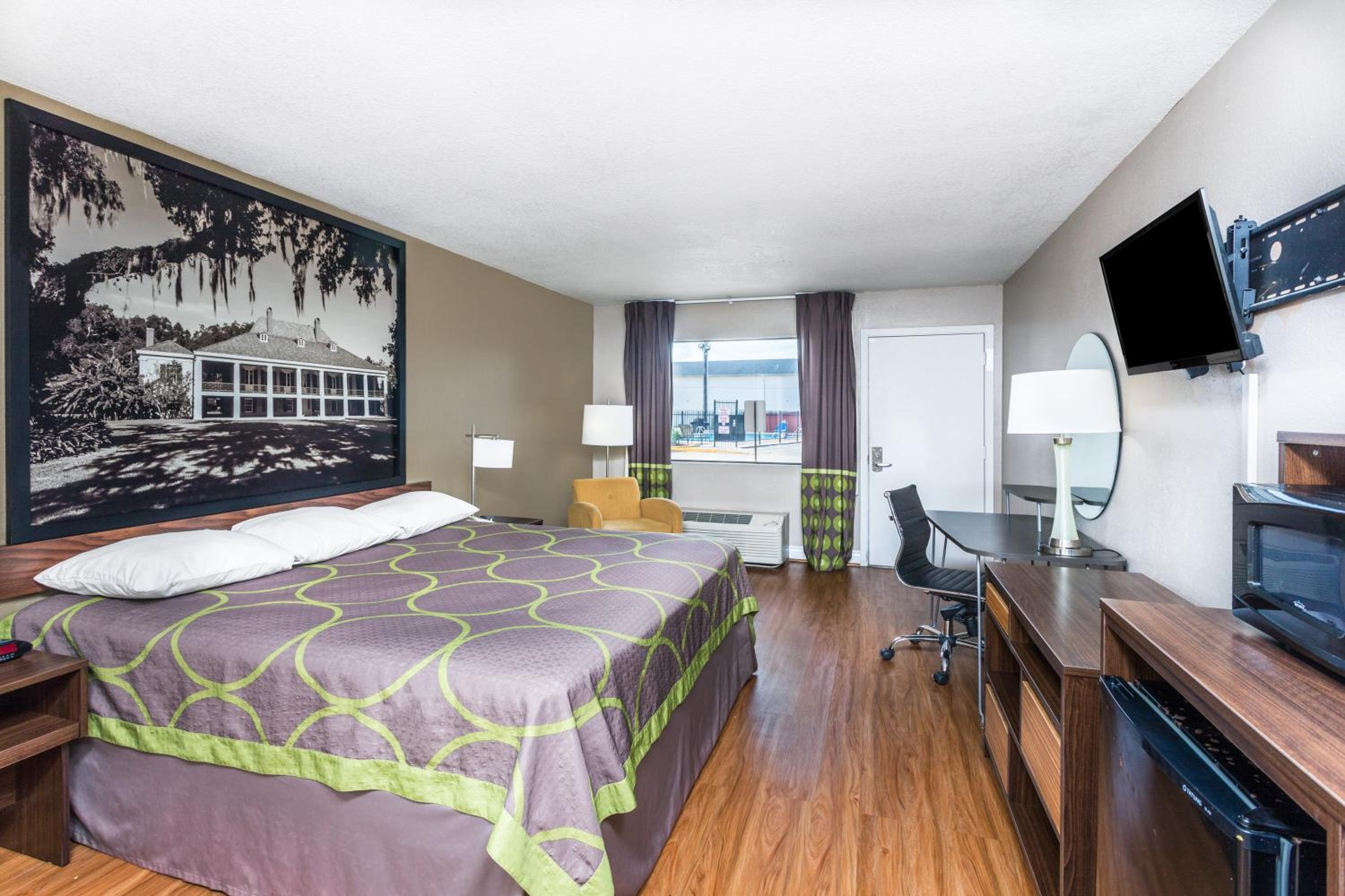 King Room - Non-Smoking - Photo 1