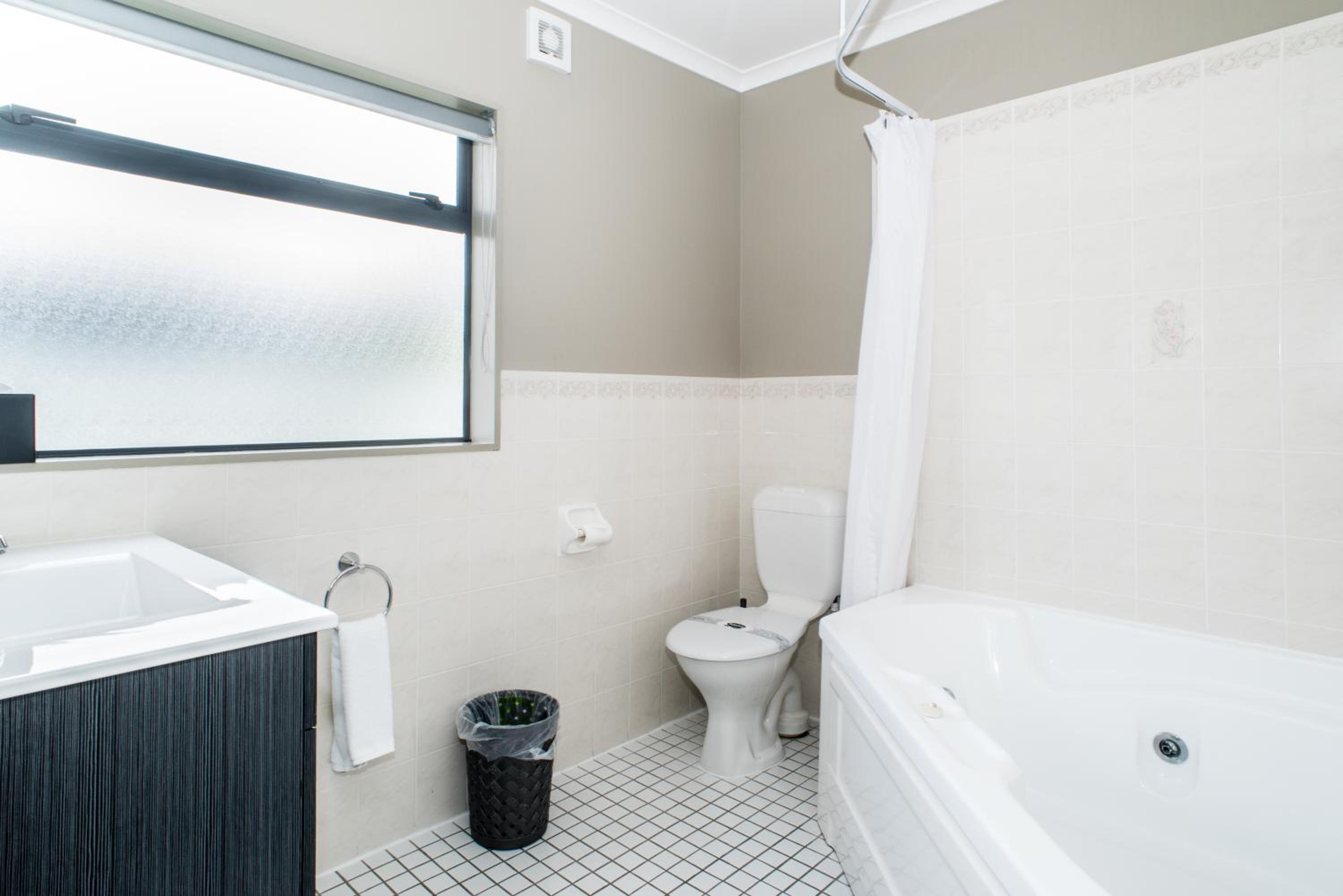 Studio with Spa Bath
