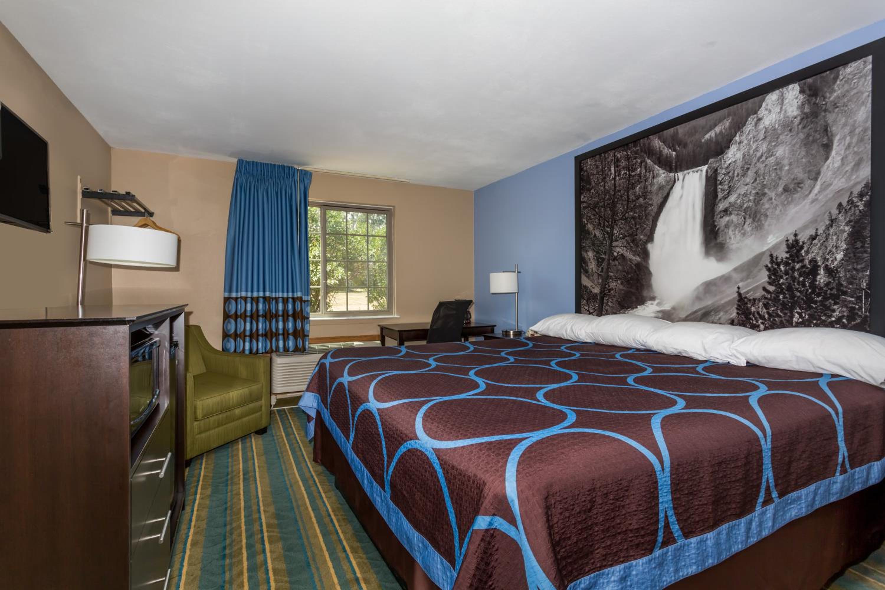 King Room - Non-Smoking - Photo 2