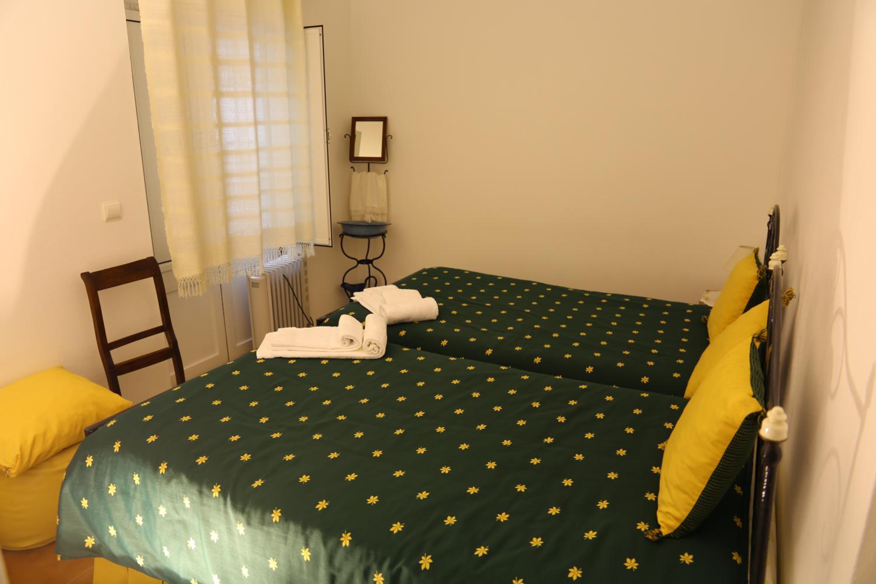 Two-Bedroom House - Photo 32
