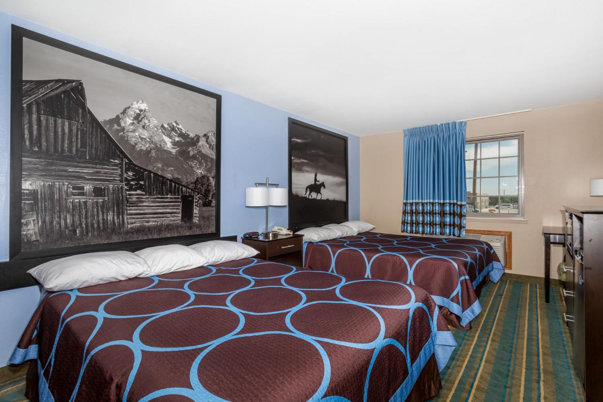 Queen Room with Two Queen Beds - Non-Smoking - Photo 1
