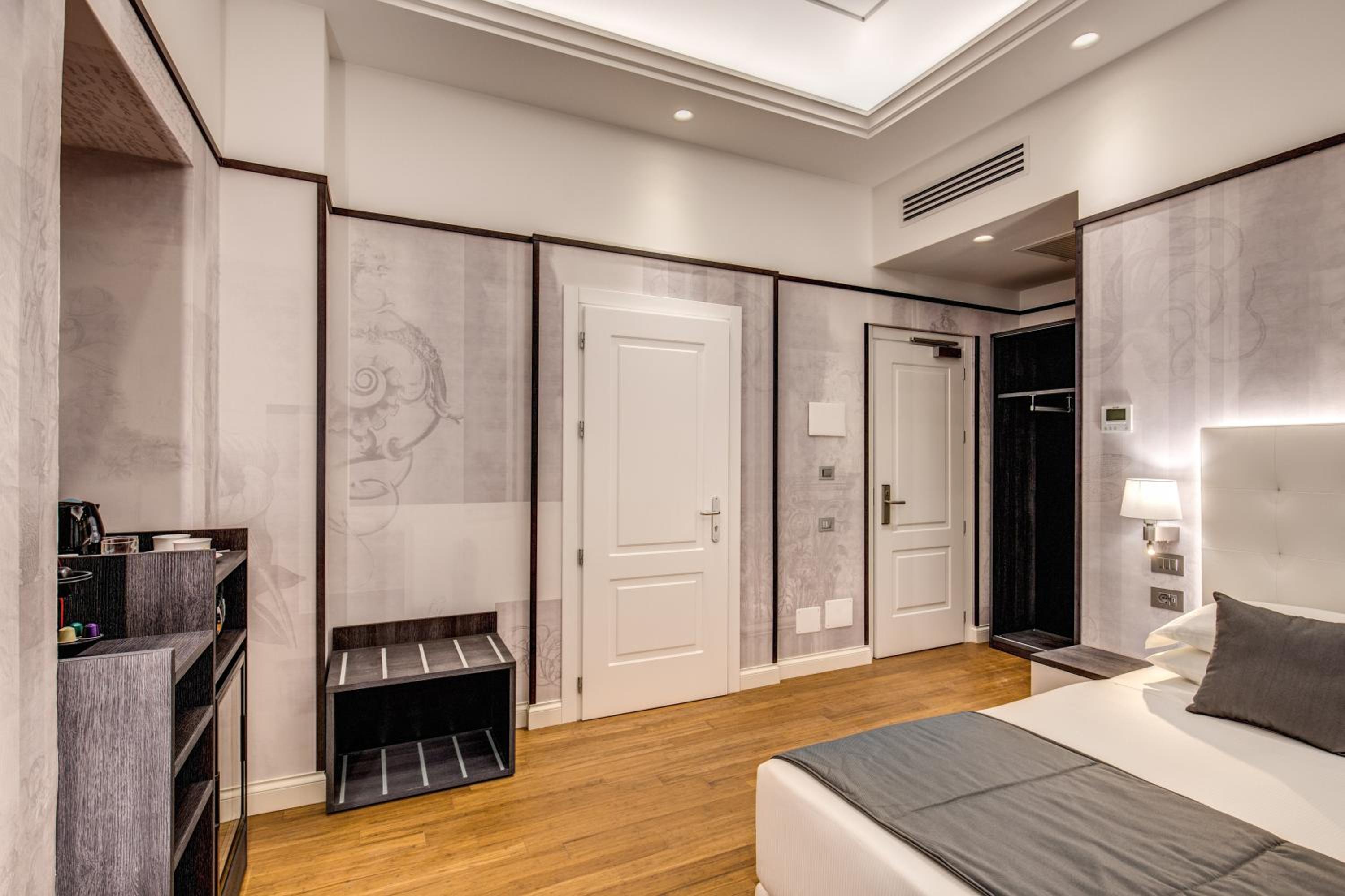 Available room thumbnail 6