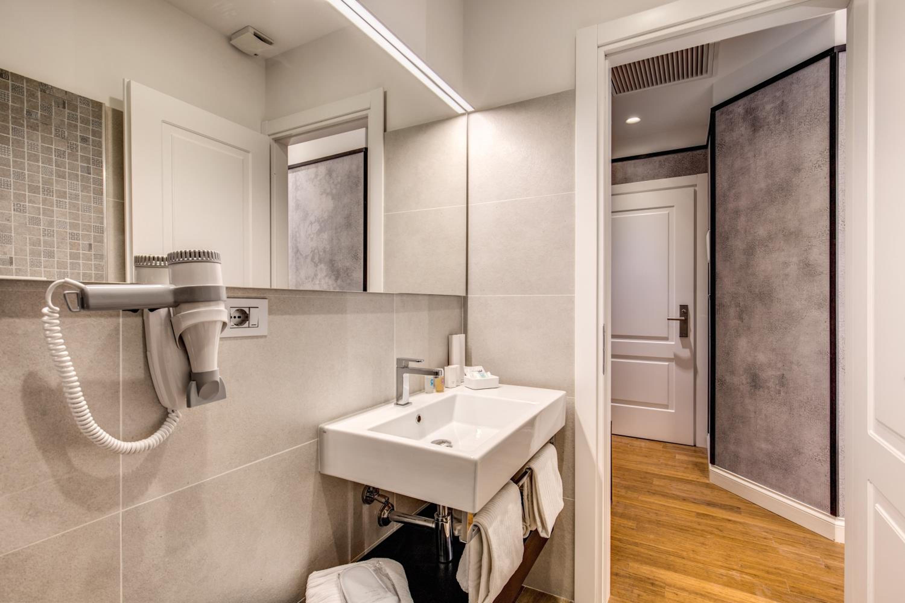 Deluxe Double or Twin Room with Terrace