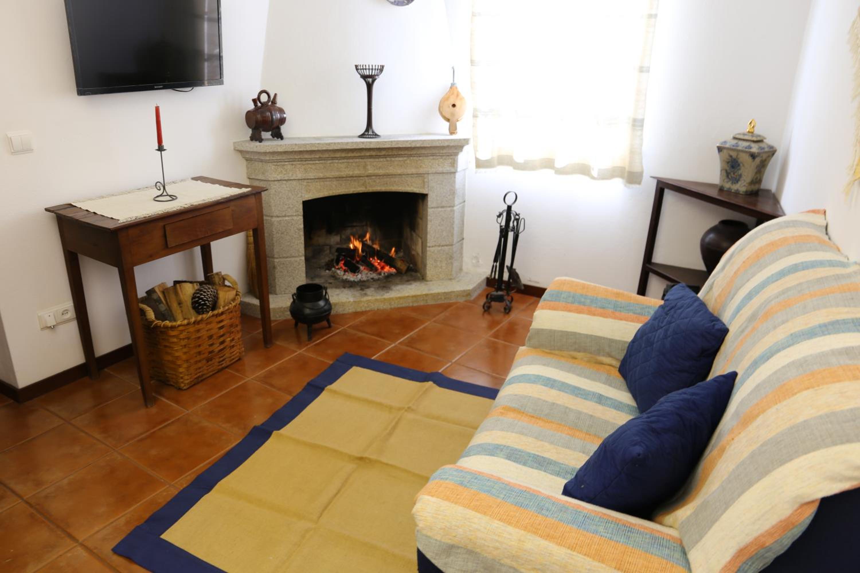 Two-Bedroom House - Photo 6