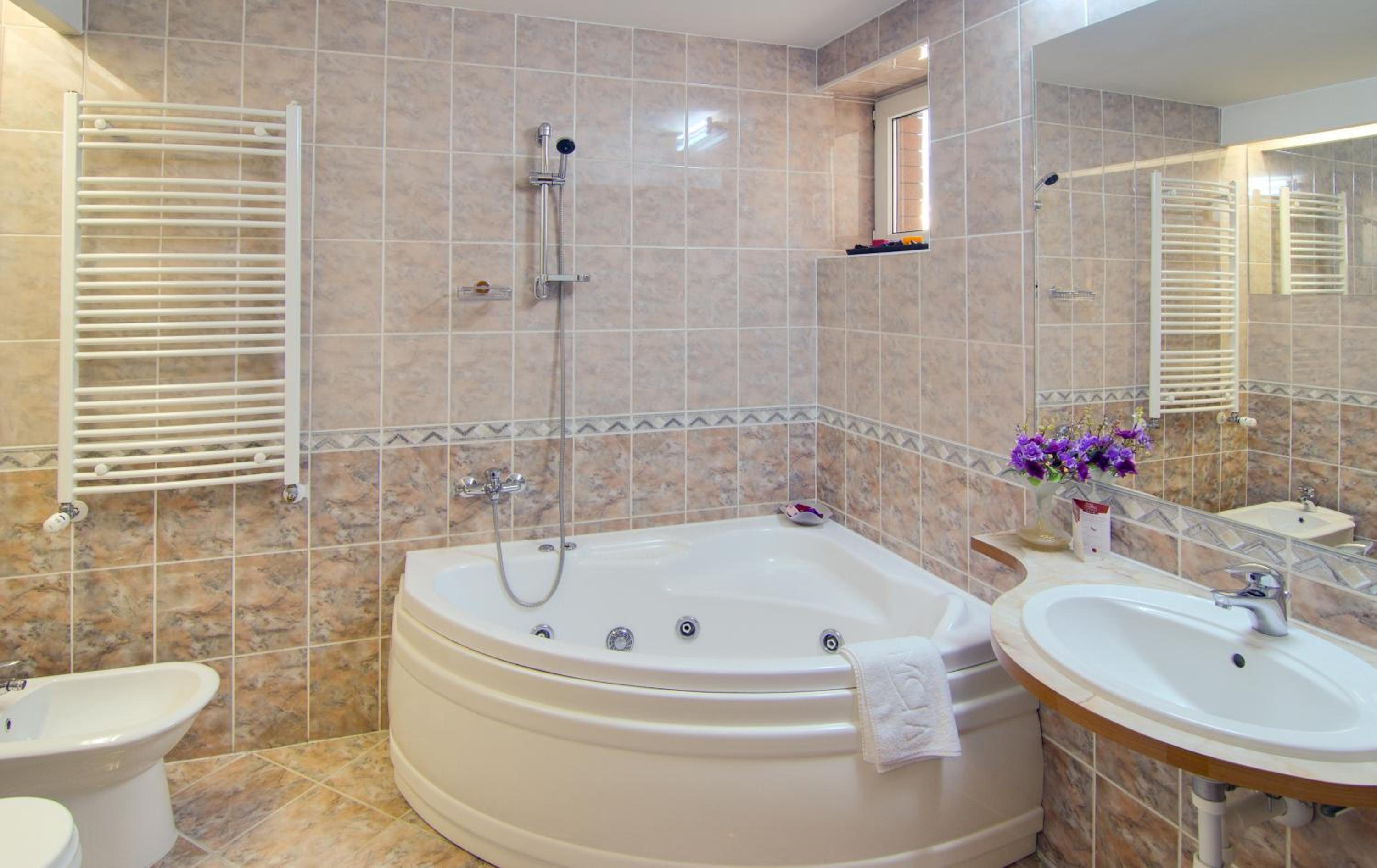 Economy Double Room - Photo 13