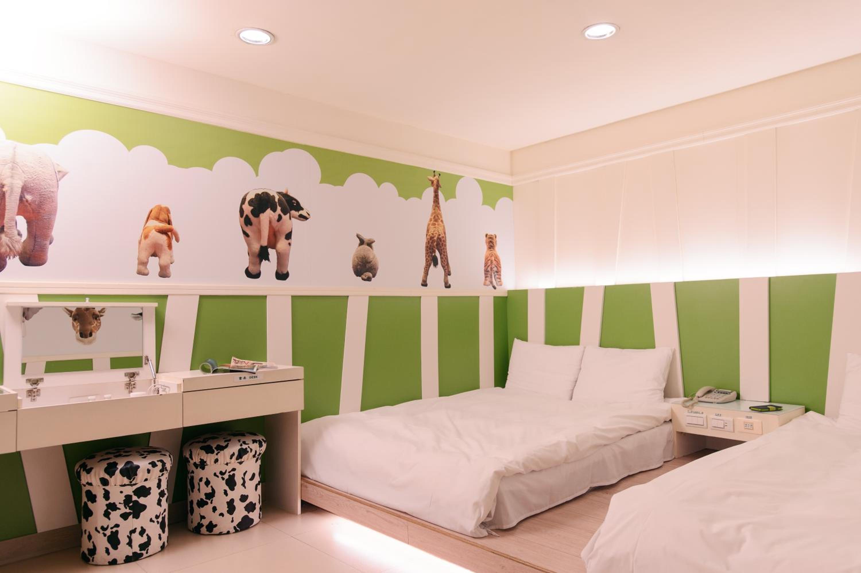 Family Room (No Window)