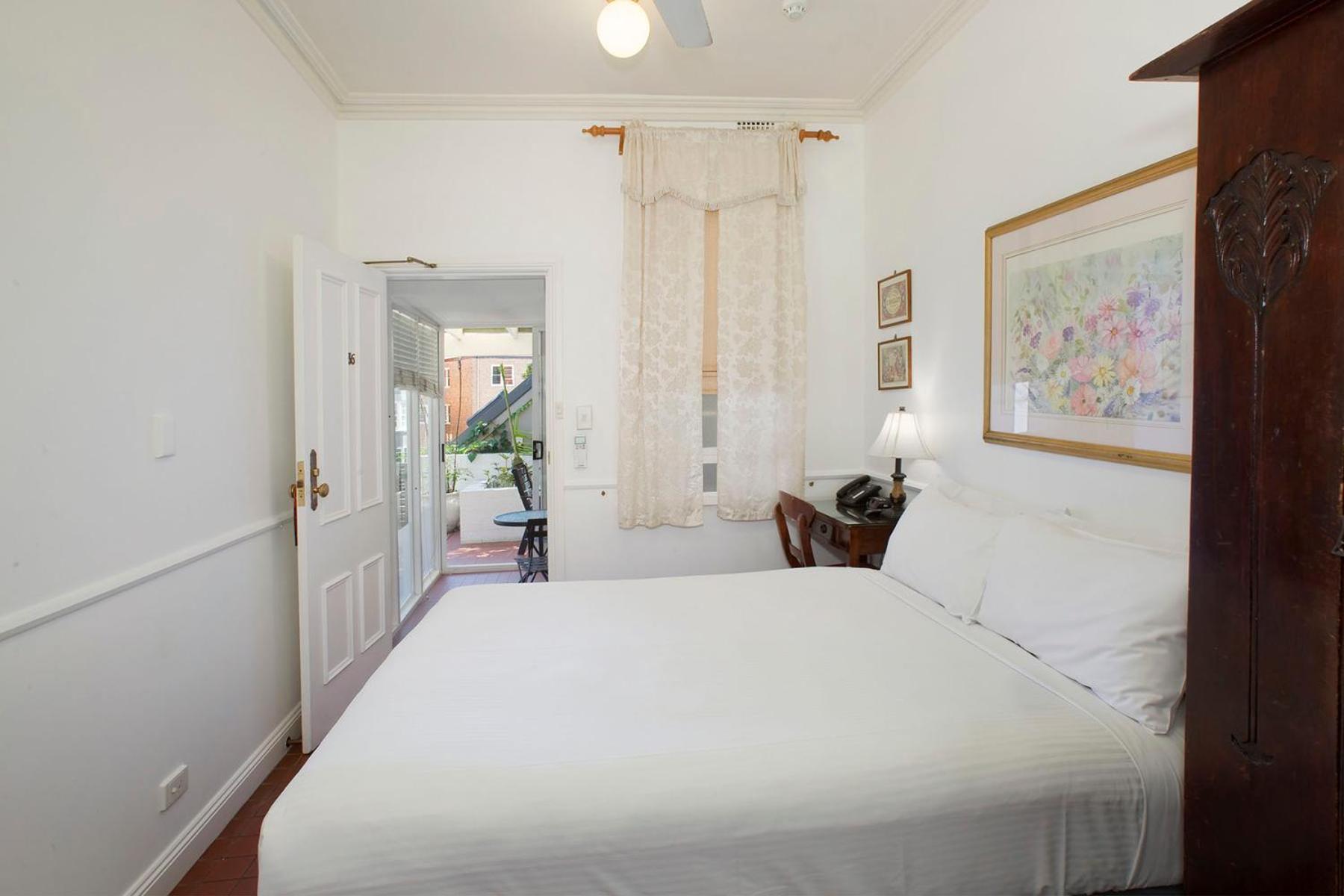 Queen Room - Pet Friendly