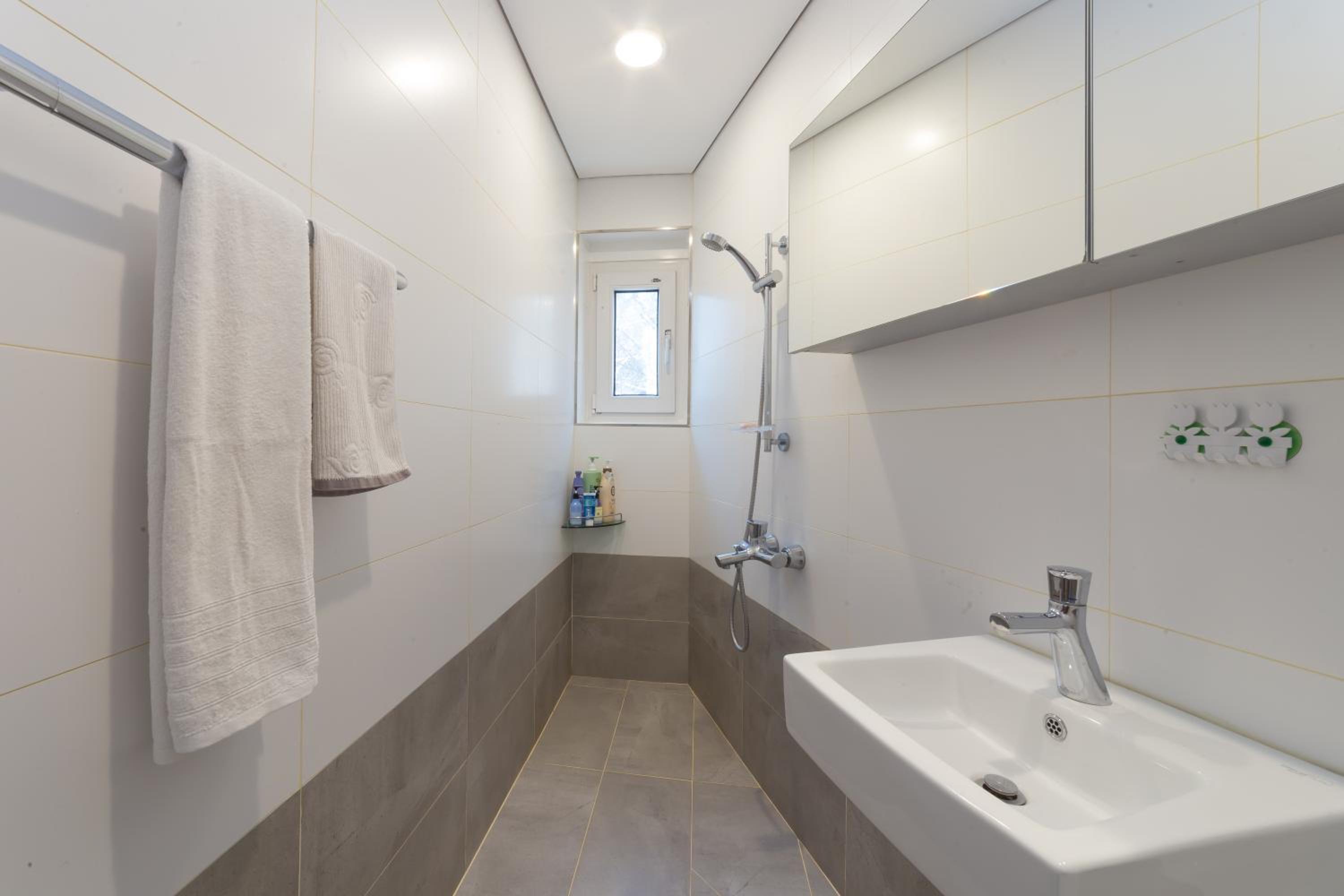 Double Room with Balcony - Photo 7