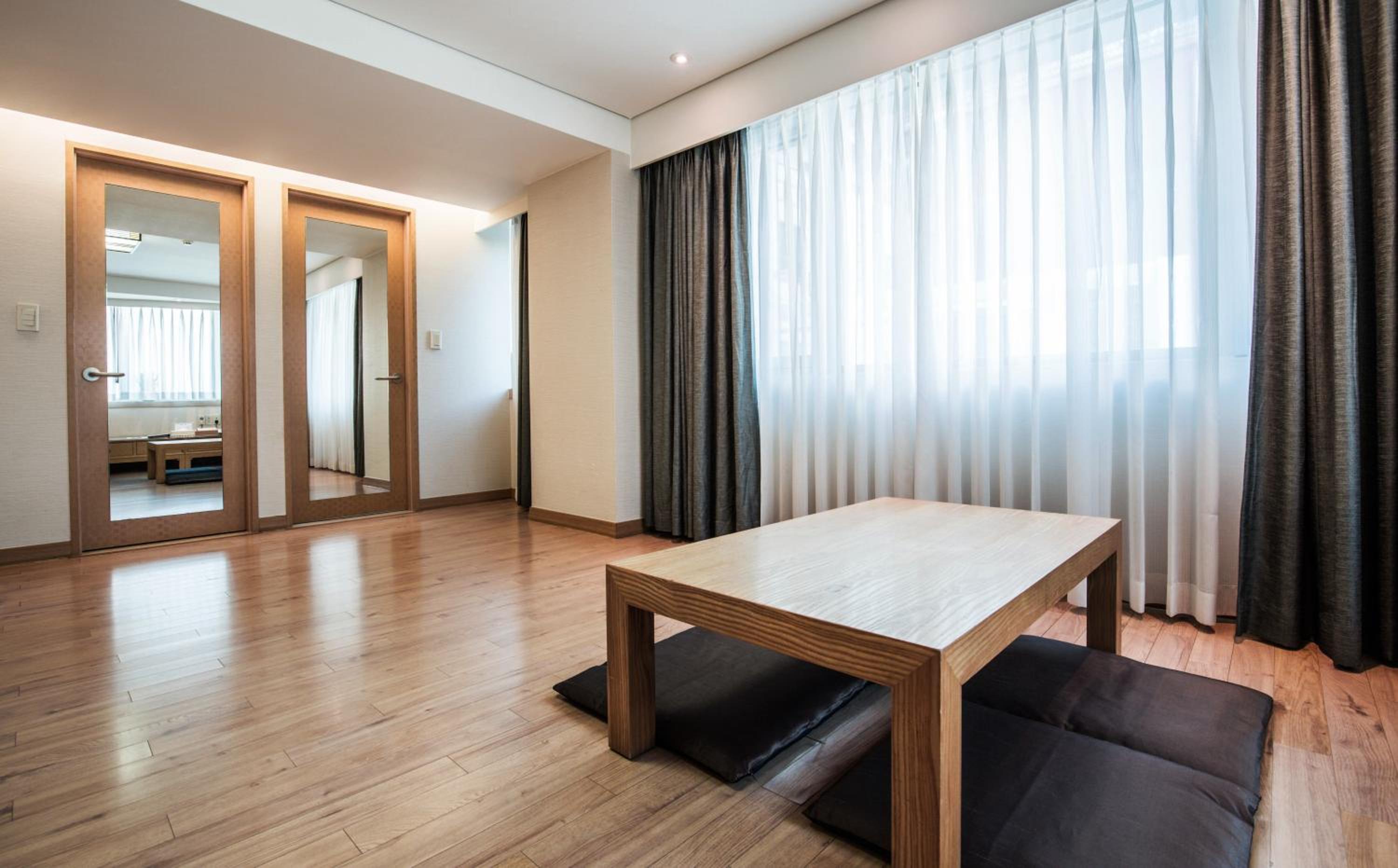 Korean-Style Family Room - Photo 7