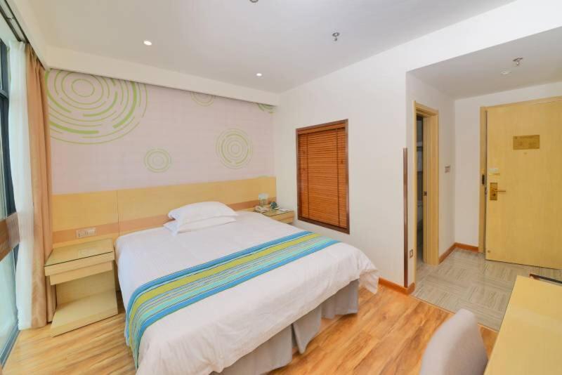 Business Queen Room