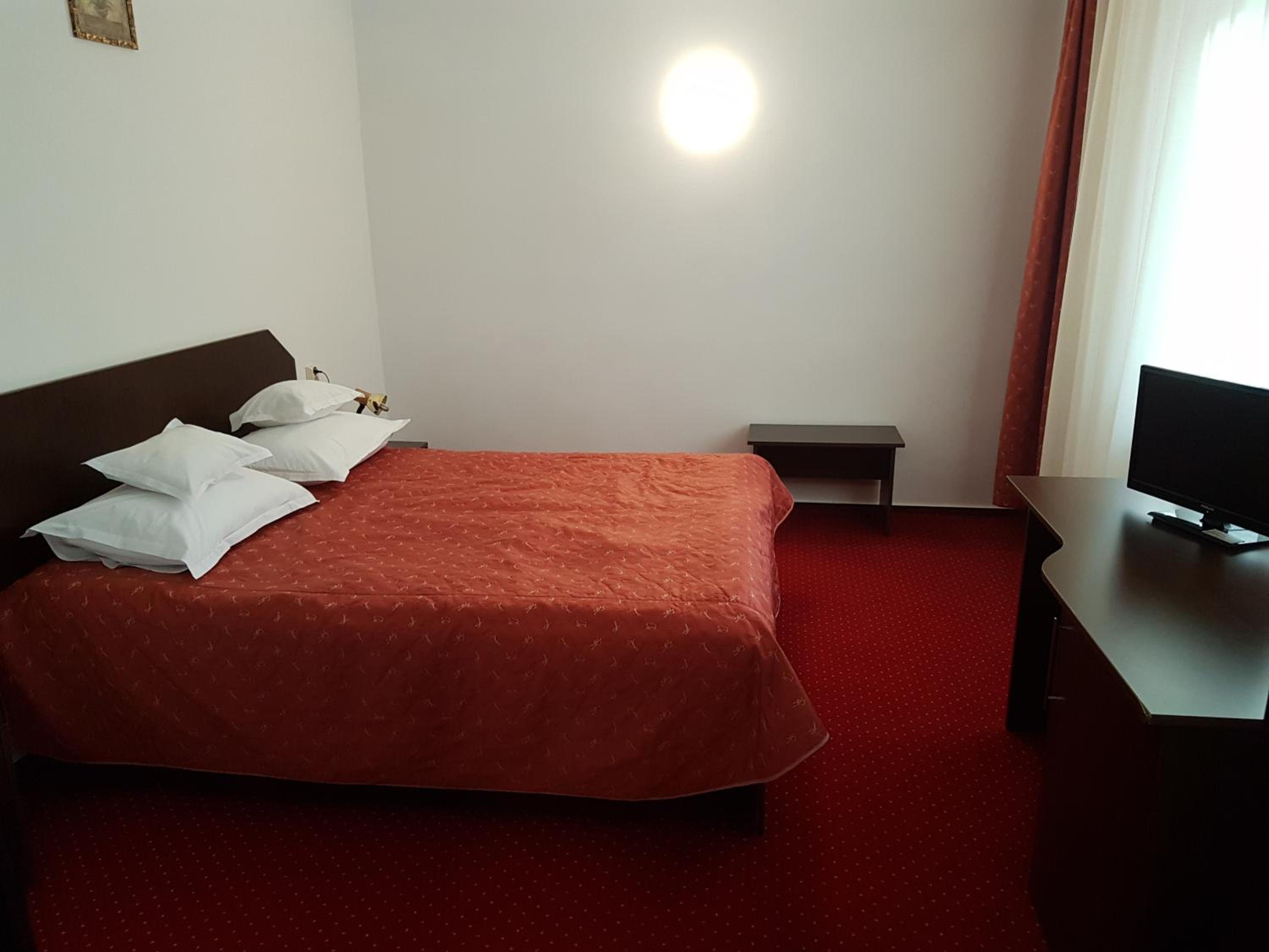 One-Bedroom Suite with Balcony - Photo 17