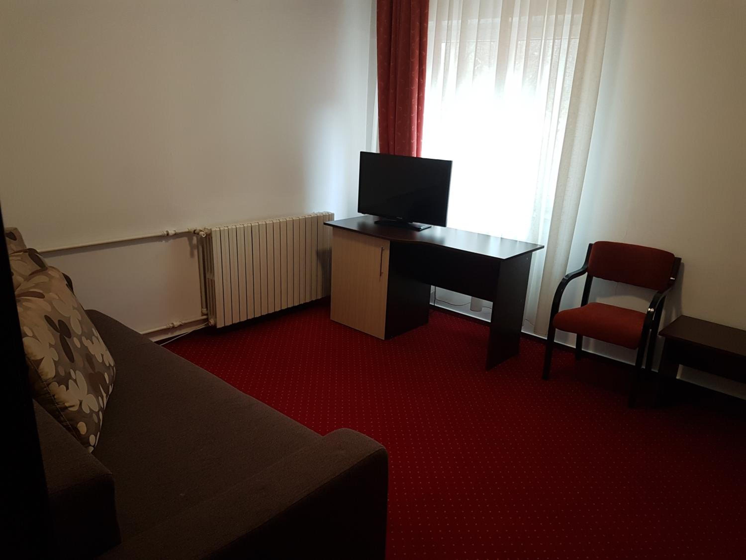 One-Bedroom Suite with Balcony - Photo 16