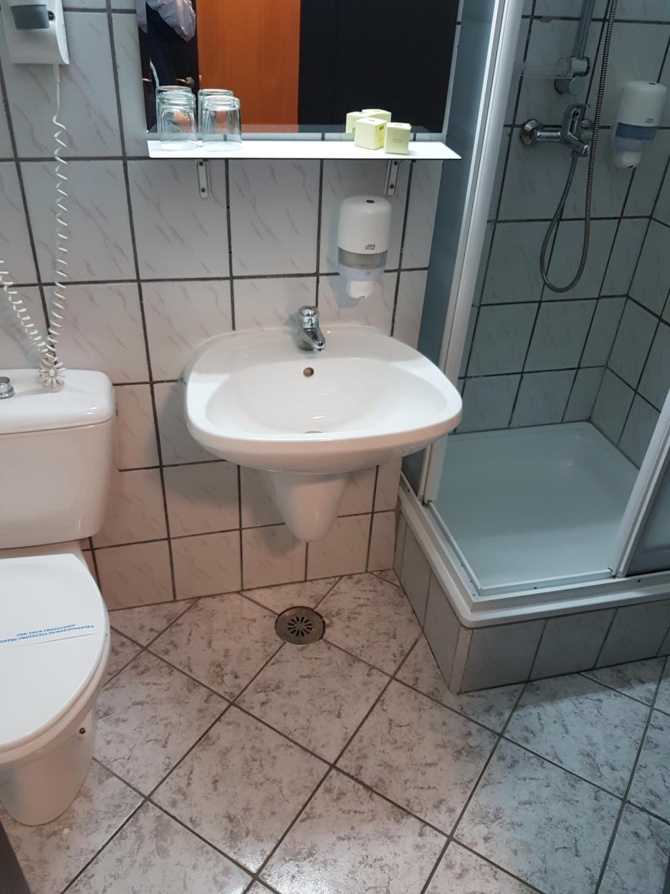 Double or Twin Room - Photo 21
