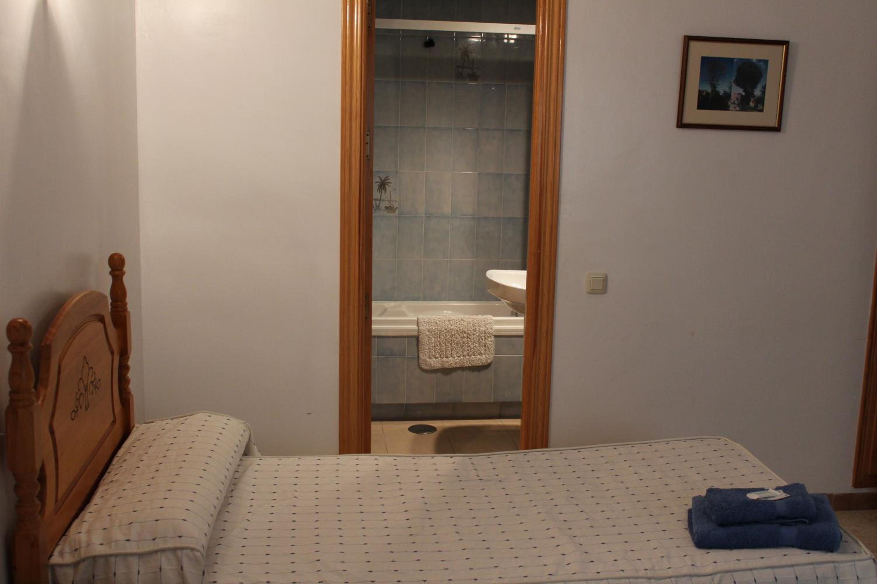Twin Room - Photo 2
