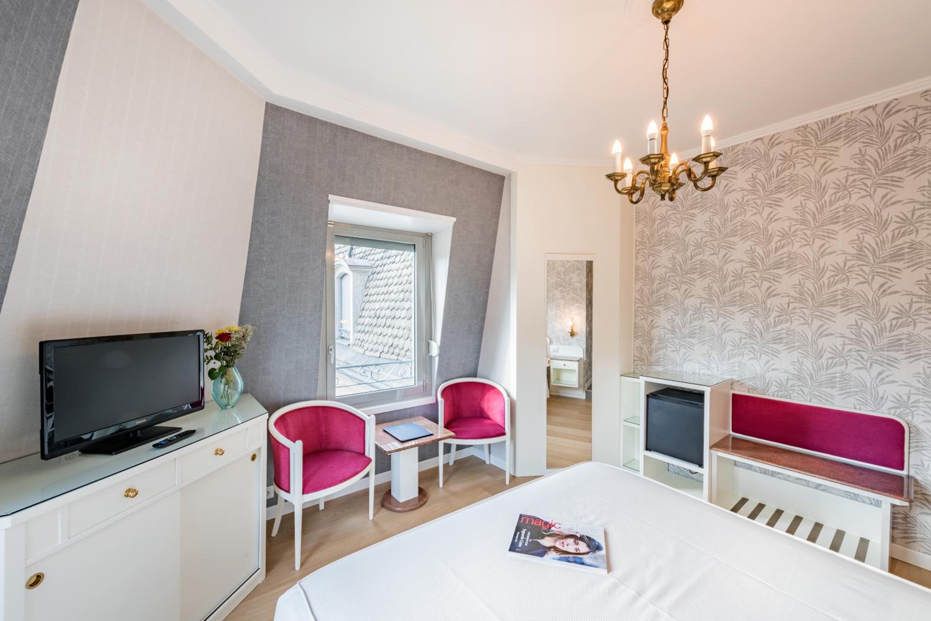 Superior Double or Twin Room with Lake View - Photo 10