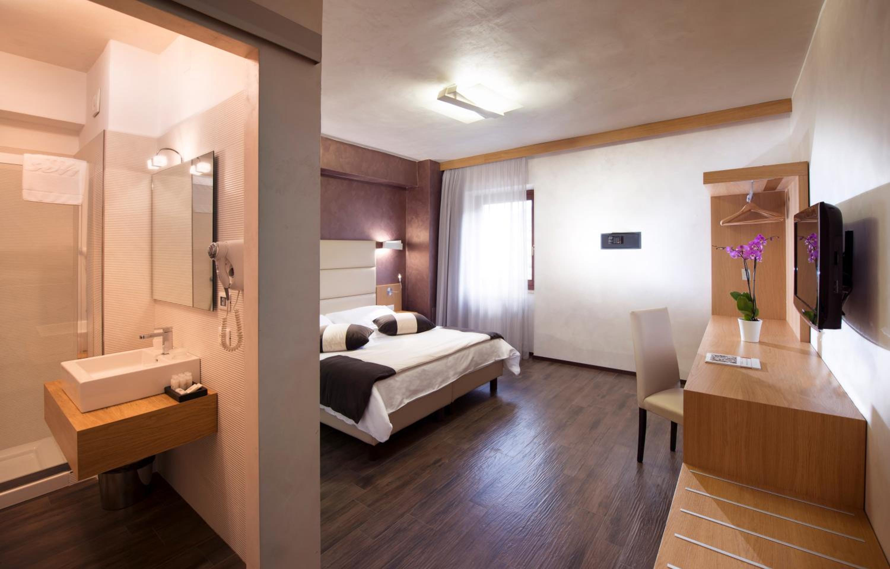 Superior Double Room - Photo 3
