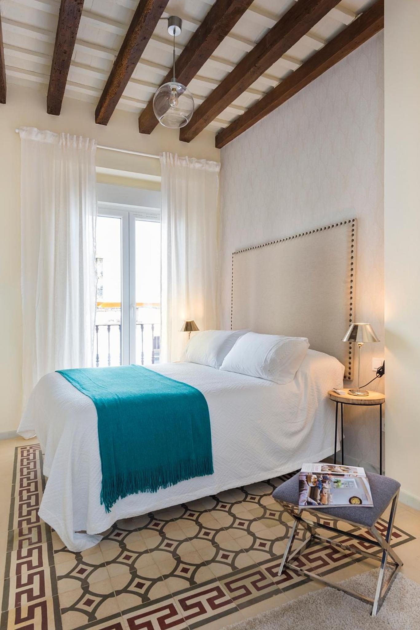 Three-Bedroom house with Terrace - Photo 4