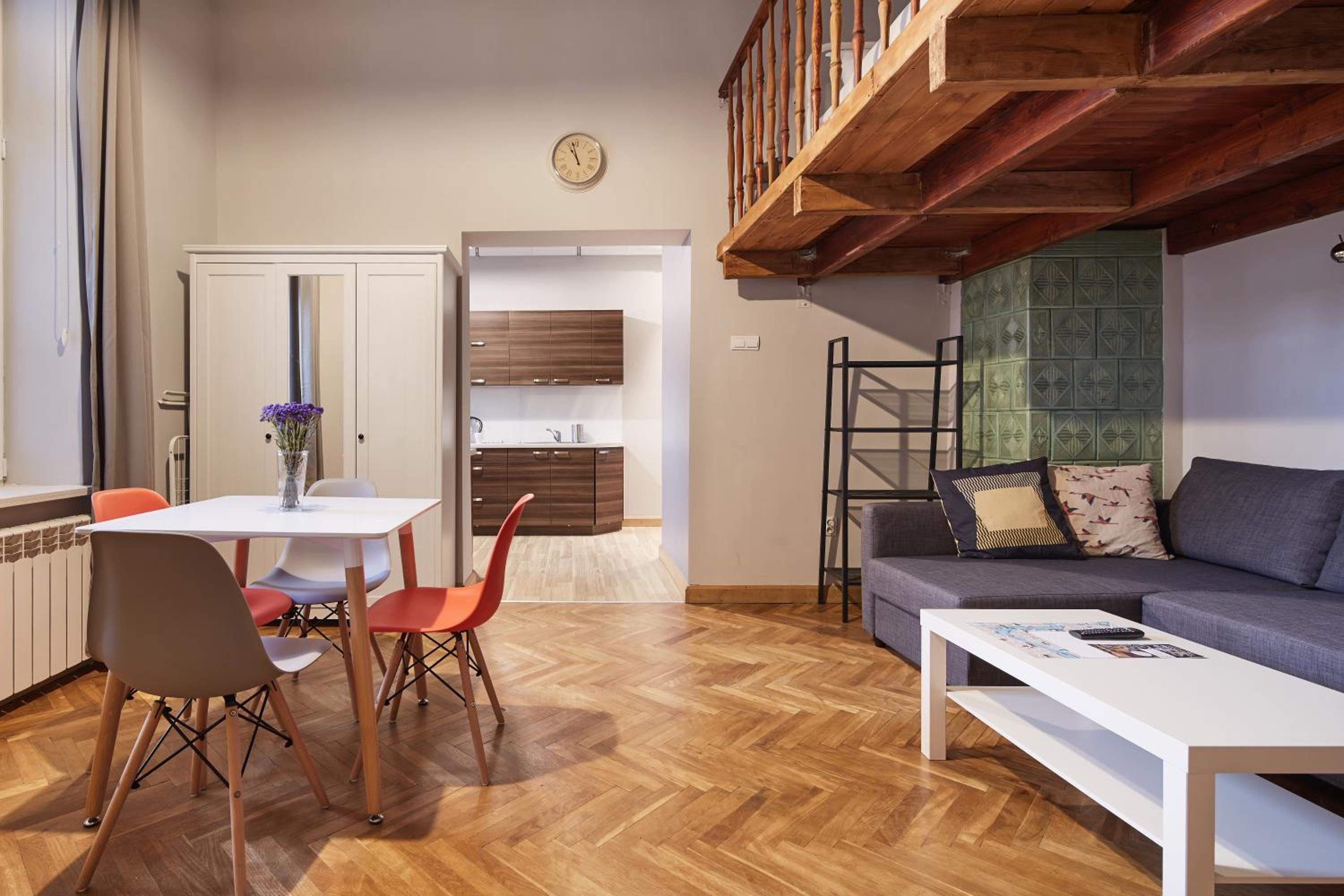 Apartment - Photo 2