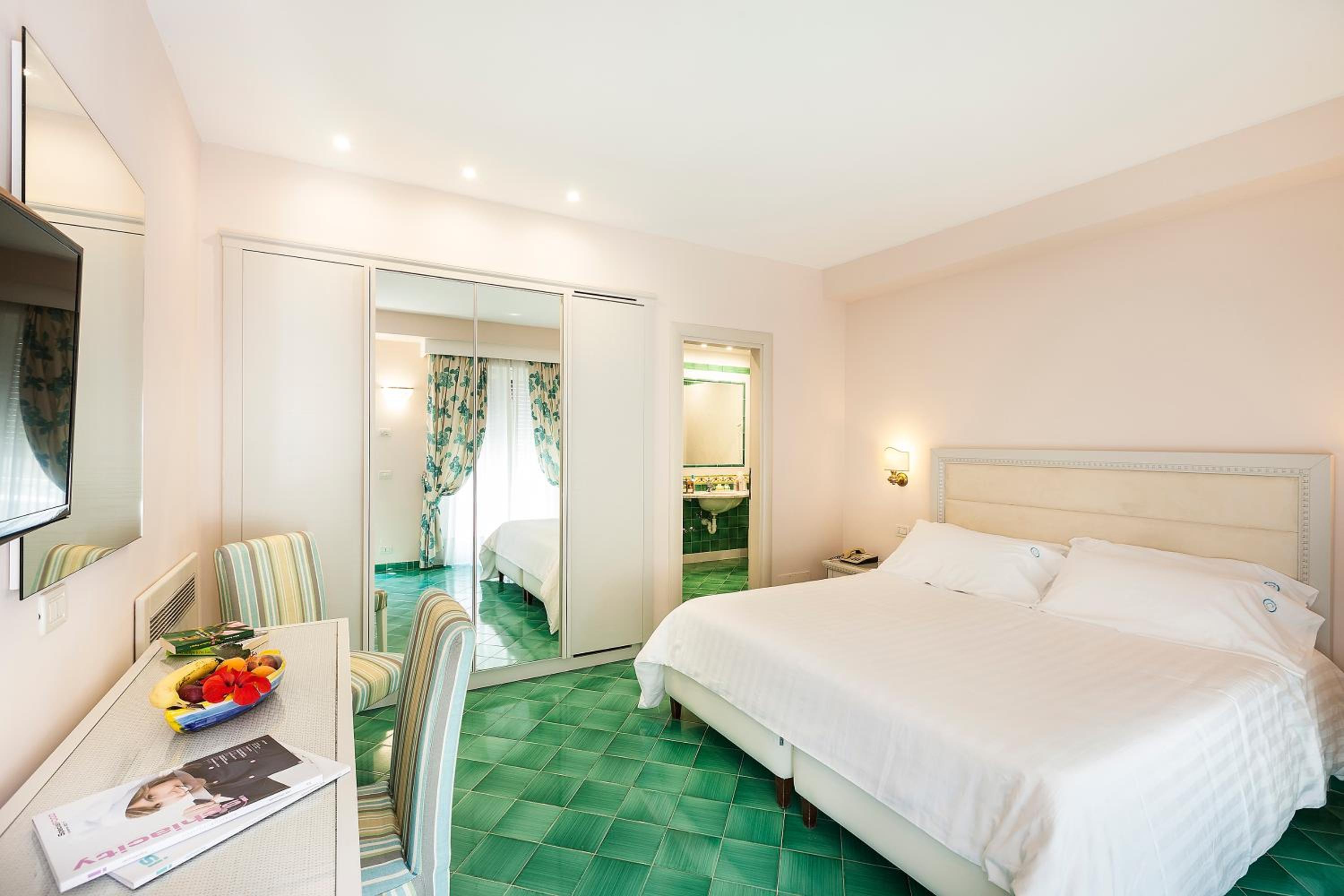 Superior Double Room - Photo 3