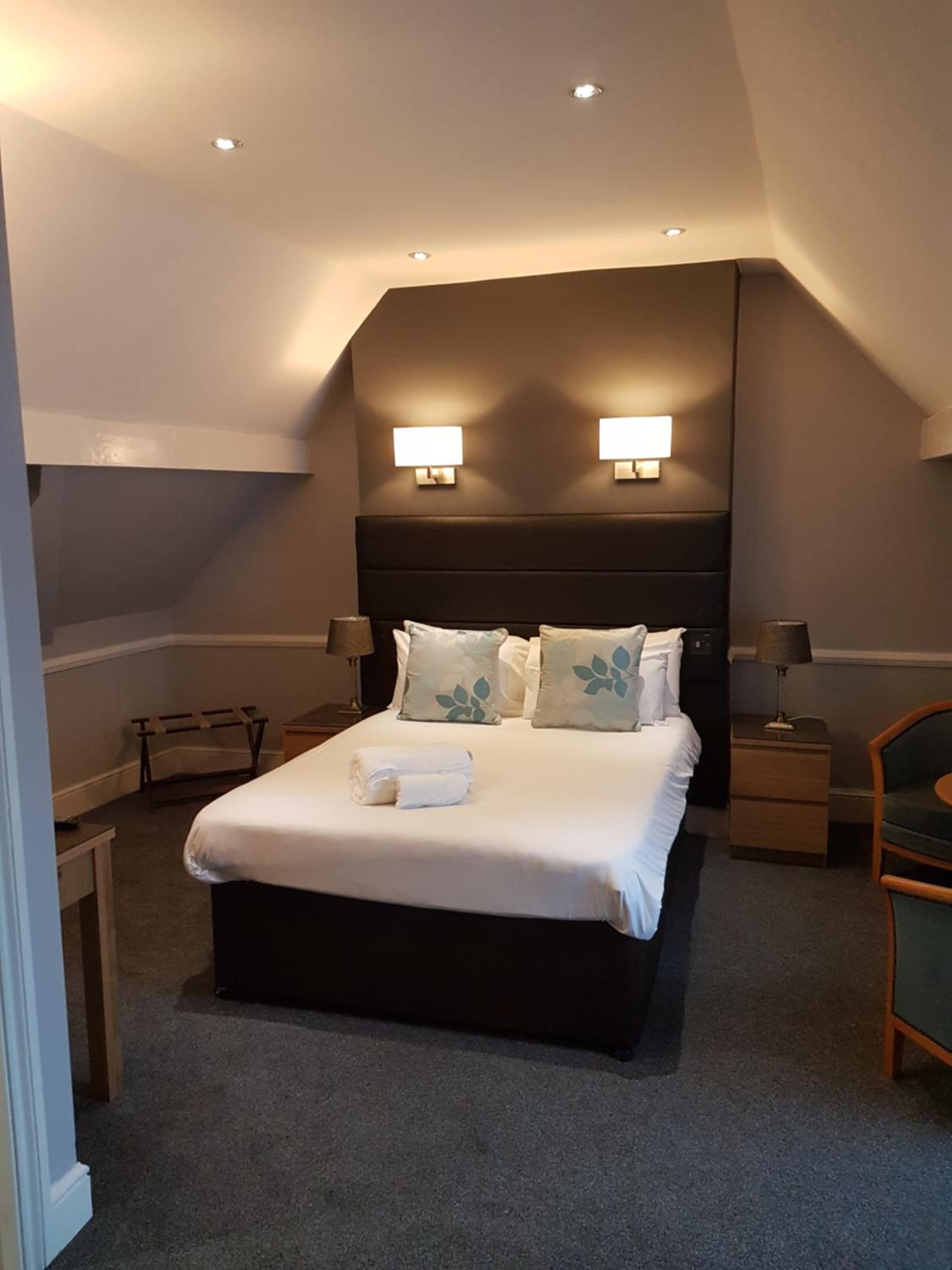 Standard Double Room - Photo 18