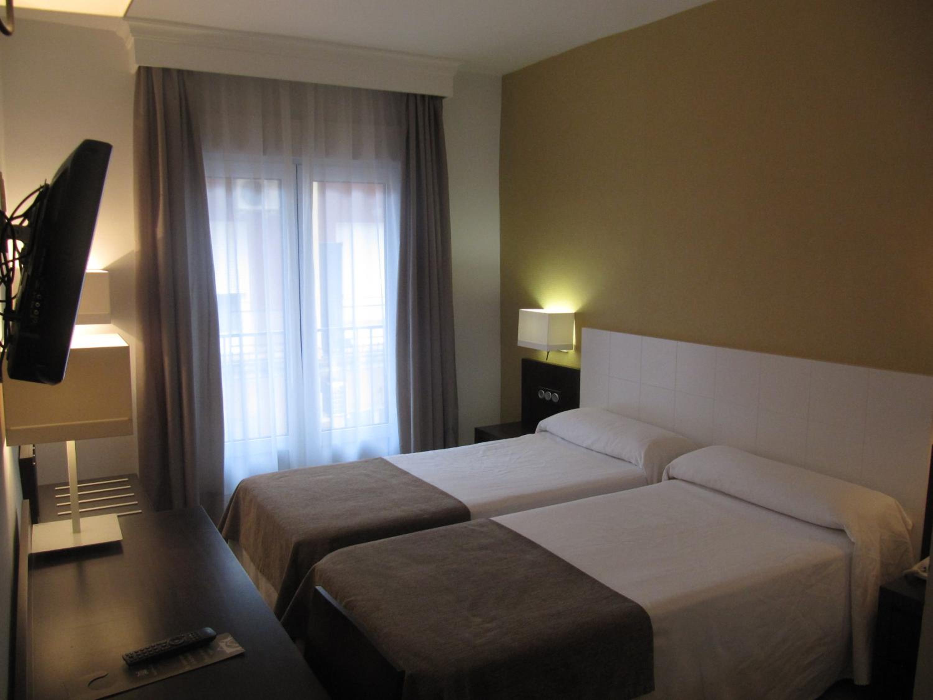 Double or Twin Room - Photo 11
