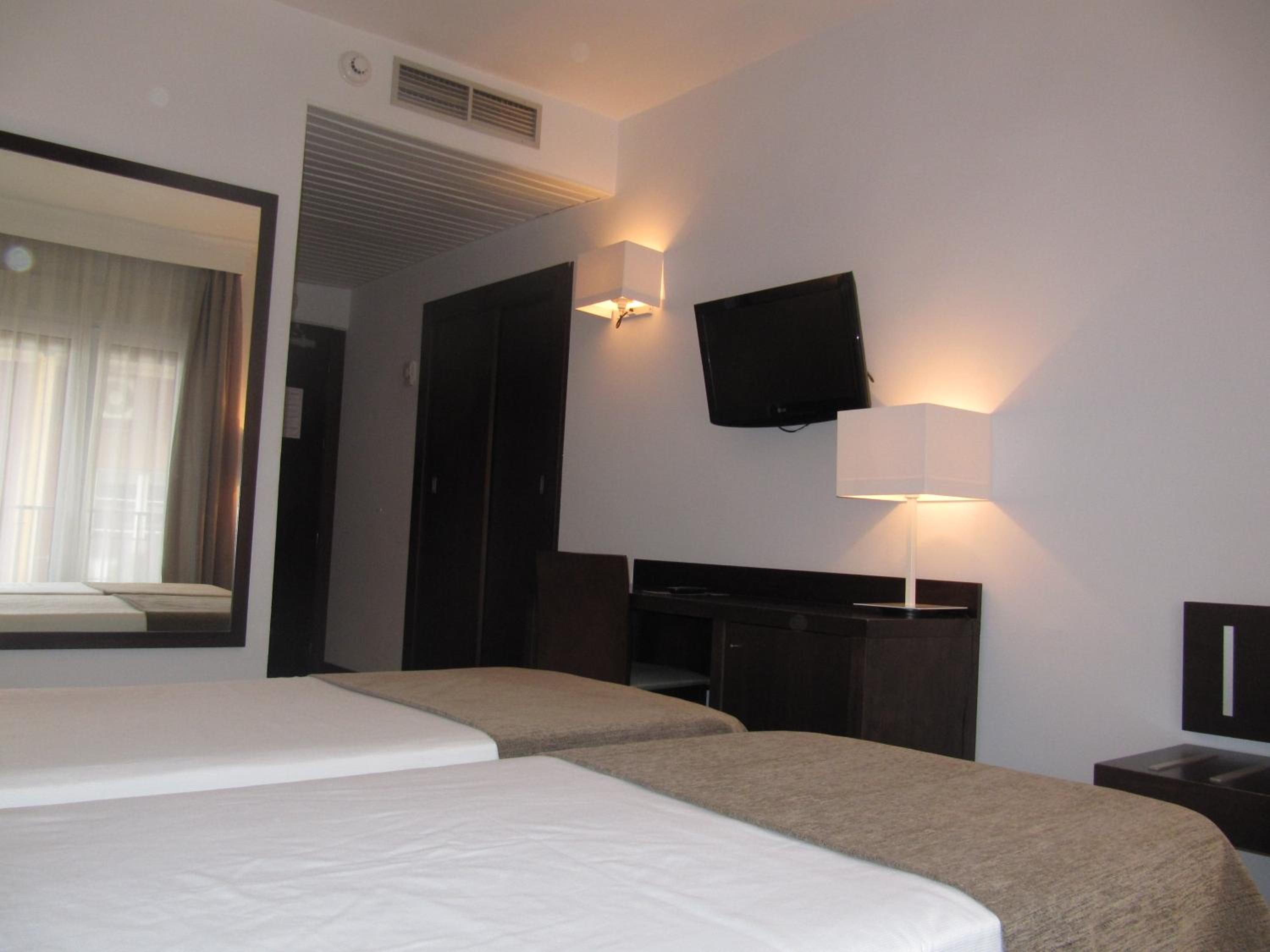 Double or Twin Room - Photo 1