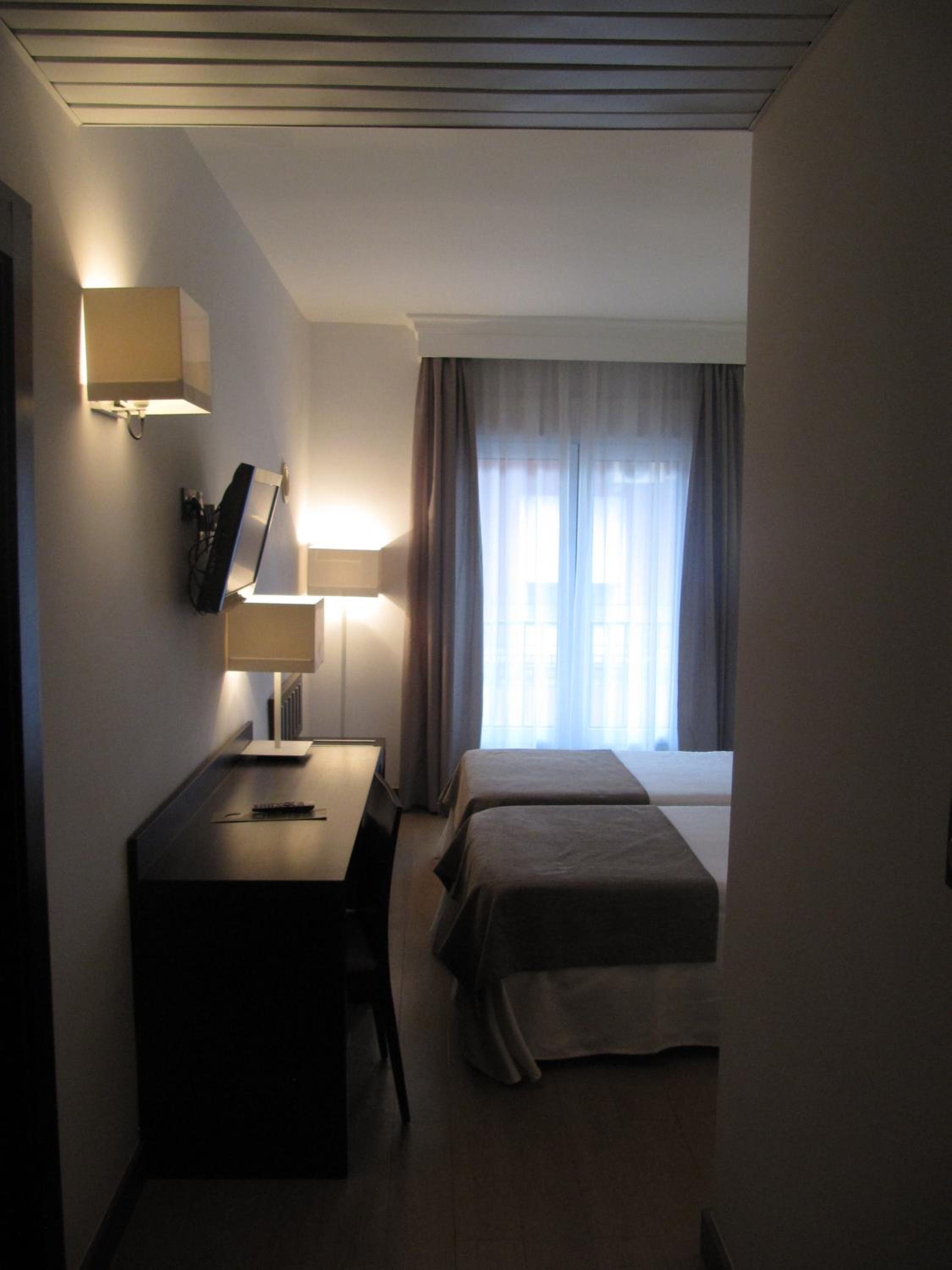 Double or Twin Room - Photo 12