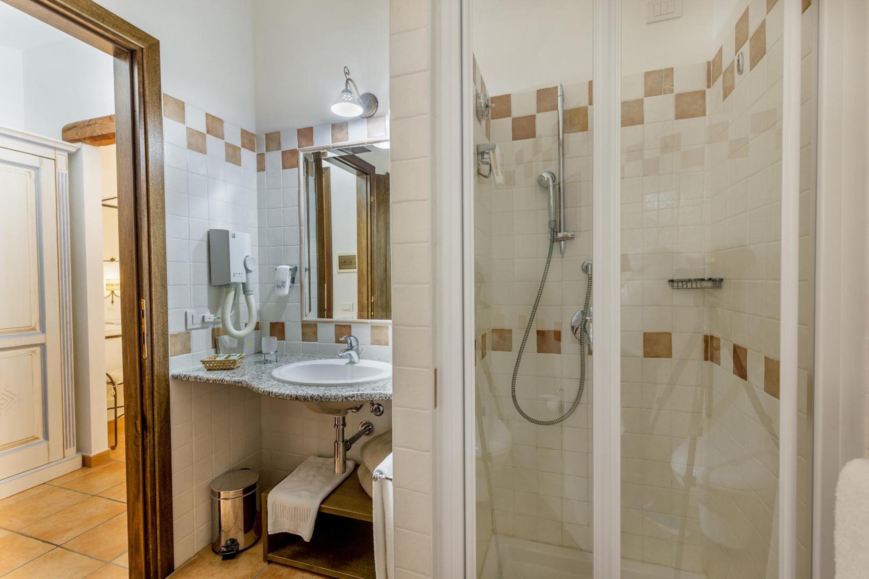 Double or Twin Room with Garden View - Photo 5
