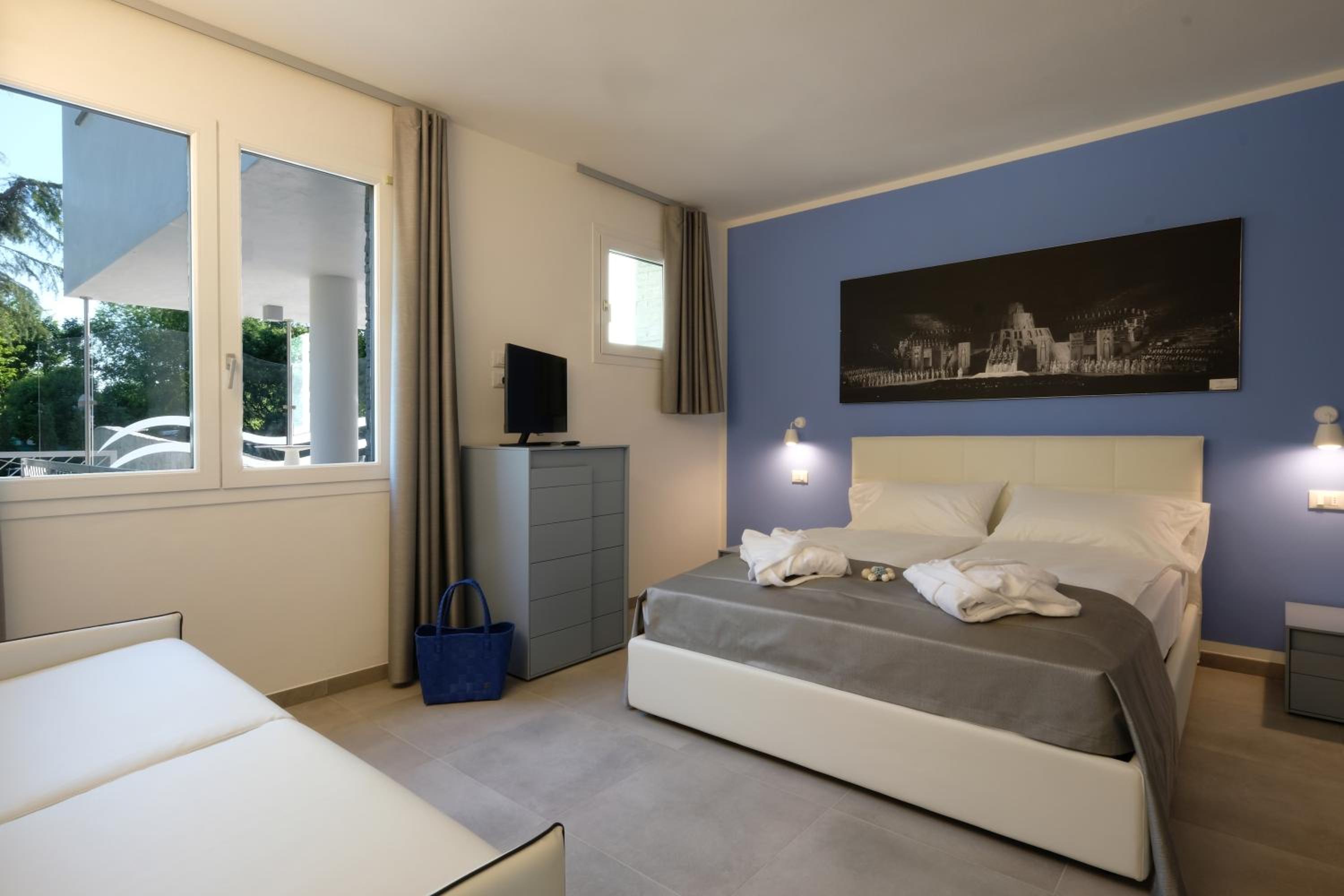 Deluxe Suite with Spa Bath