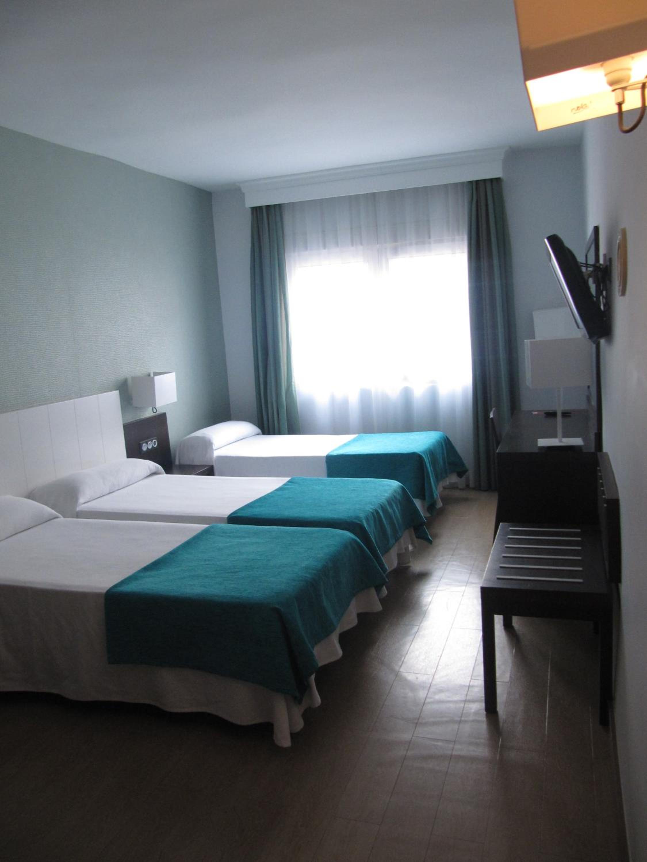 Double Room with Extra Bed - Photo 5
