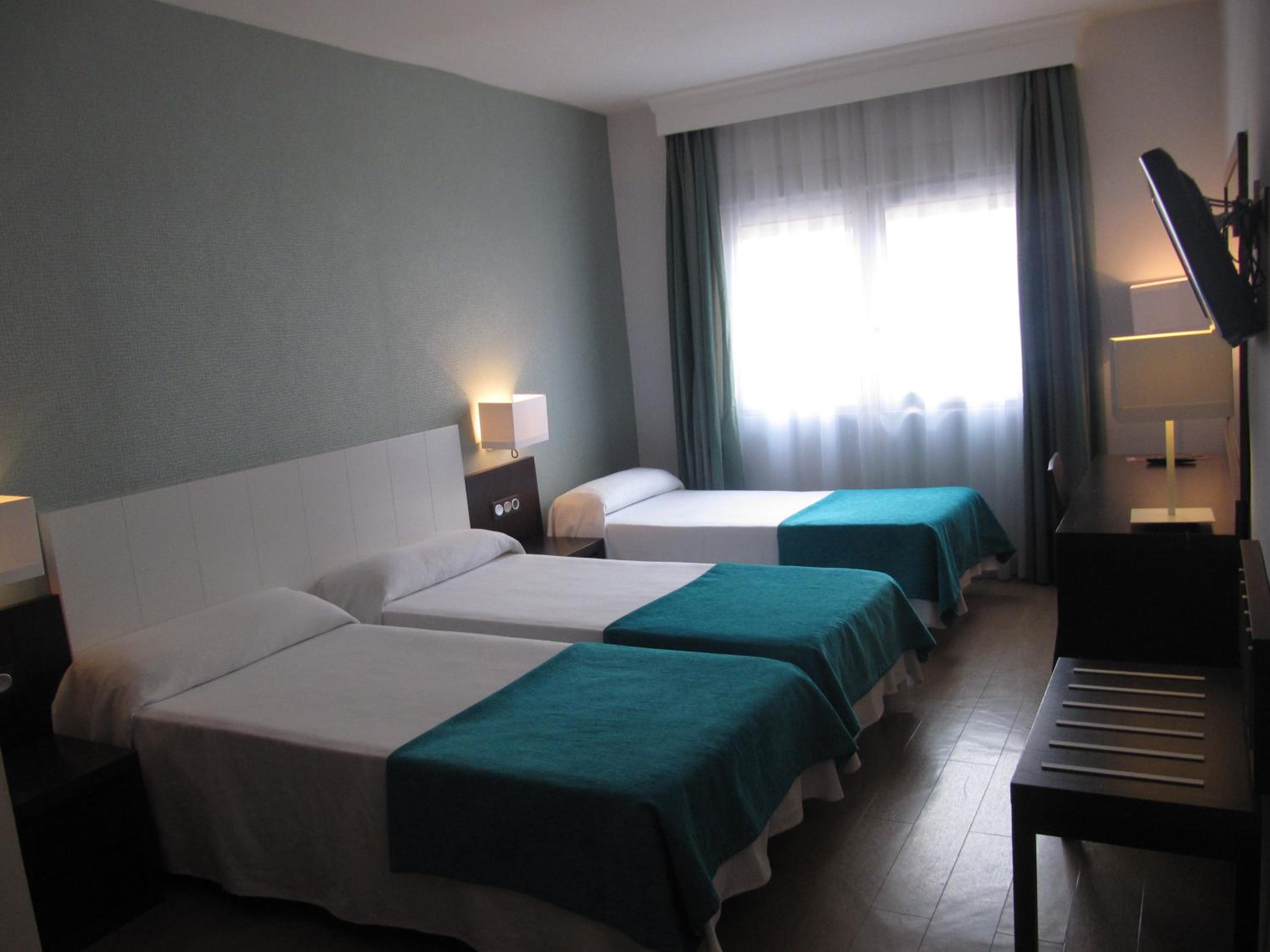 Double Room with Extra Bed - Photo 2