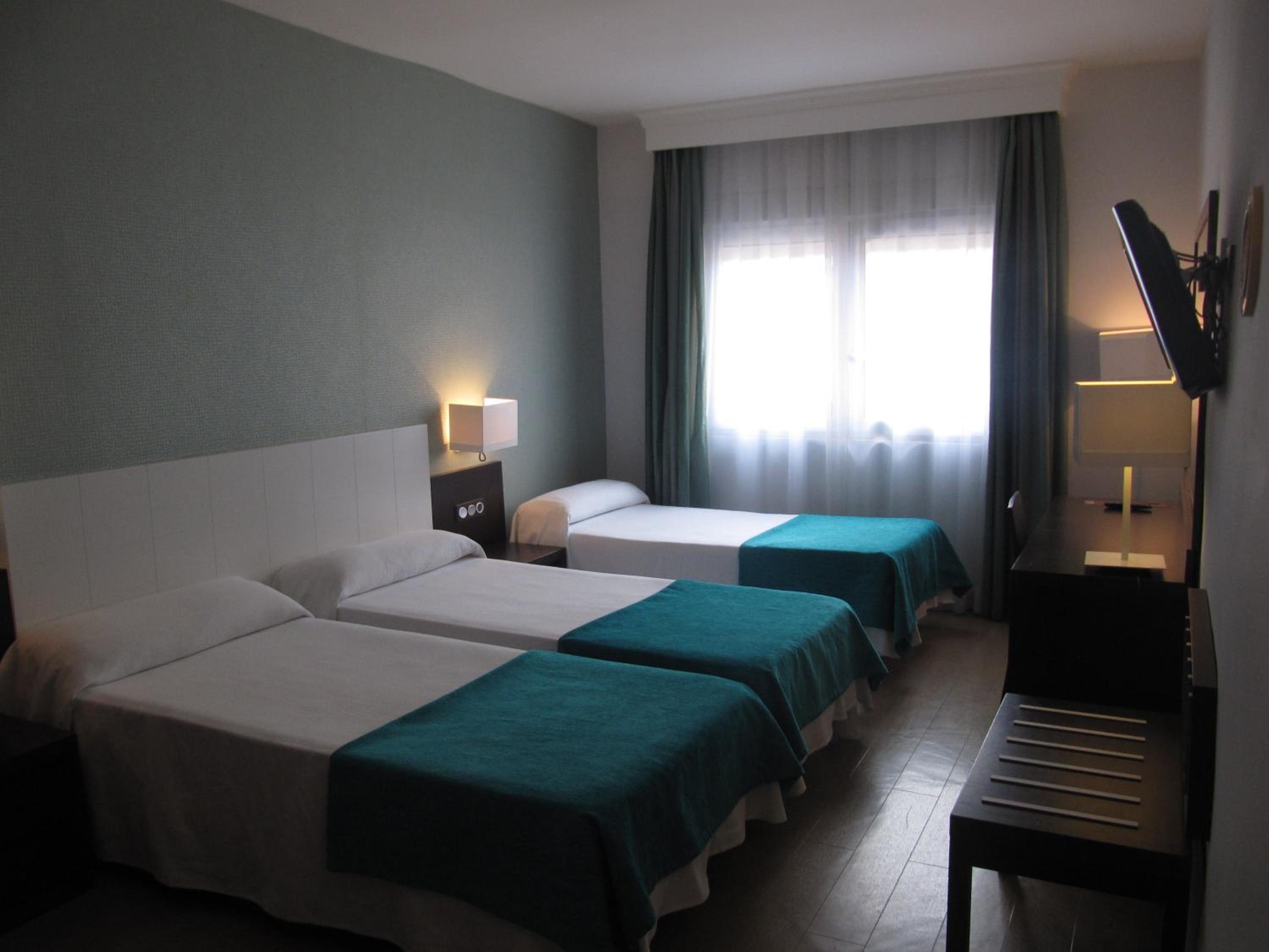 Double Room with Extra Bed - Photo 1