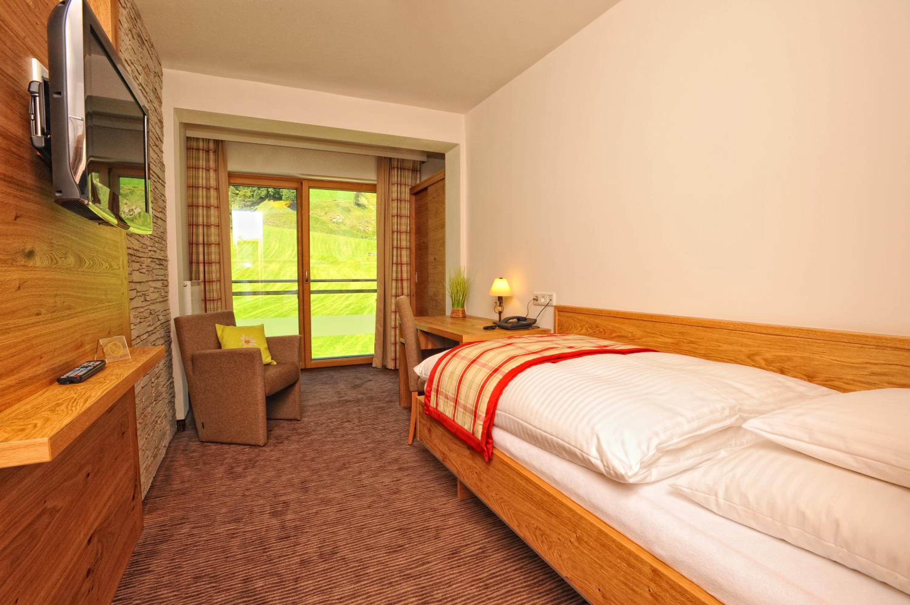 Single Room with French Bed