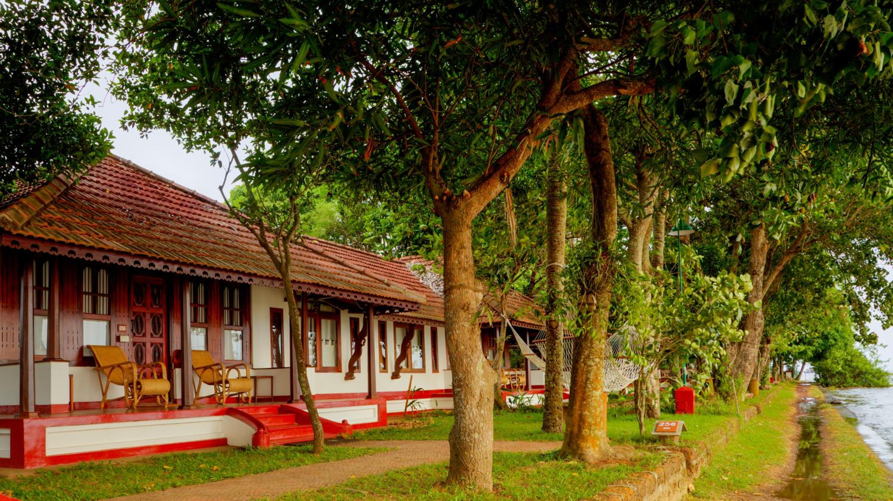 Lake Front Villa with Private Pool - Complimentary one-hour Sunset cruise (subject to weather conditions)