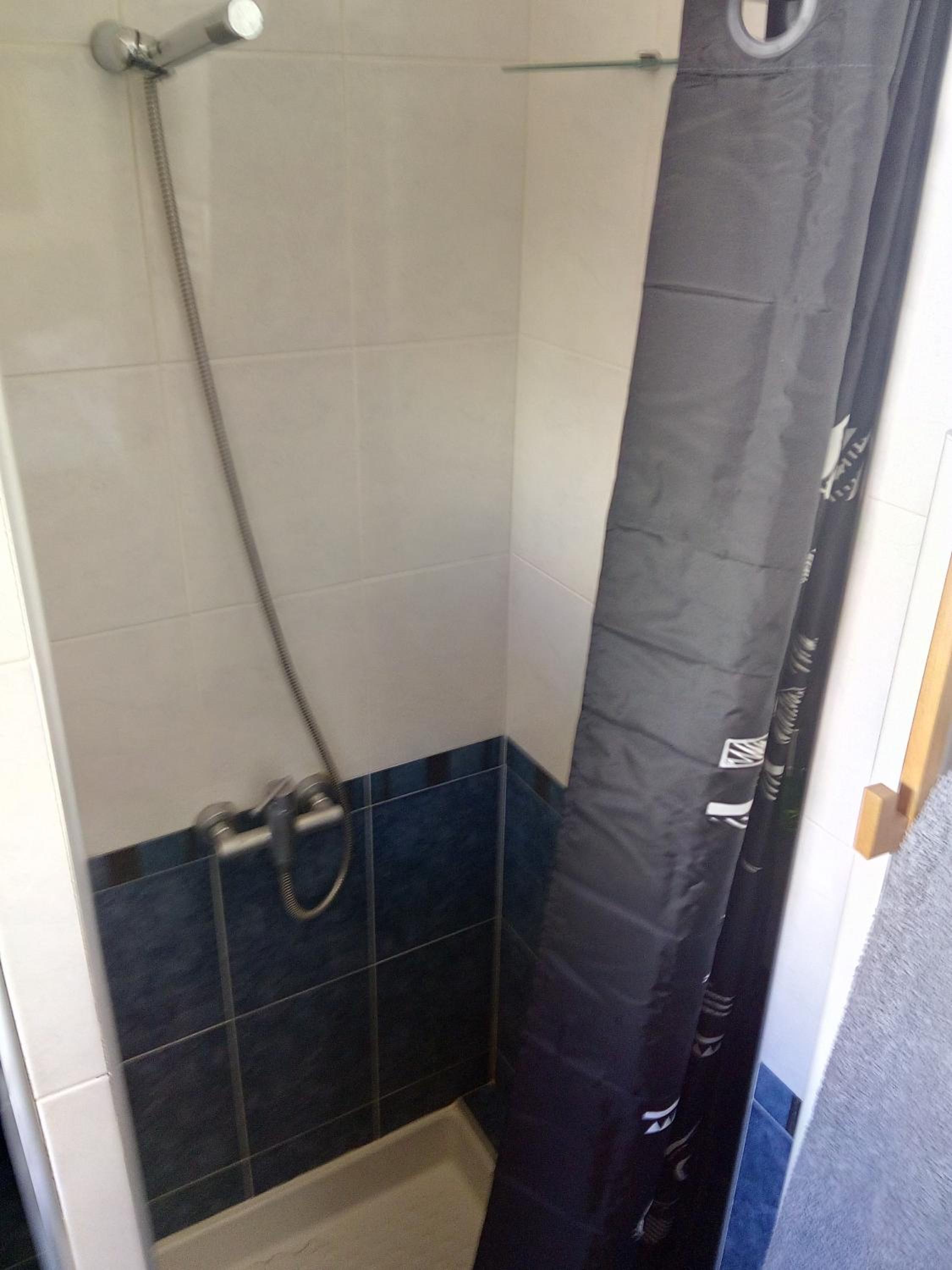 Double Room with Private External Bathroom - Photo 23