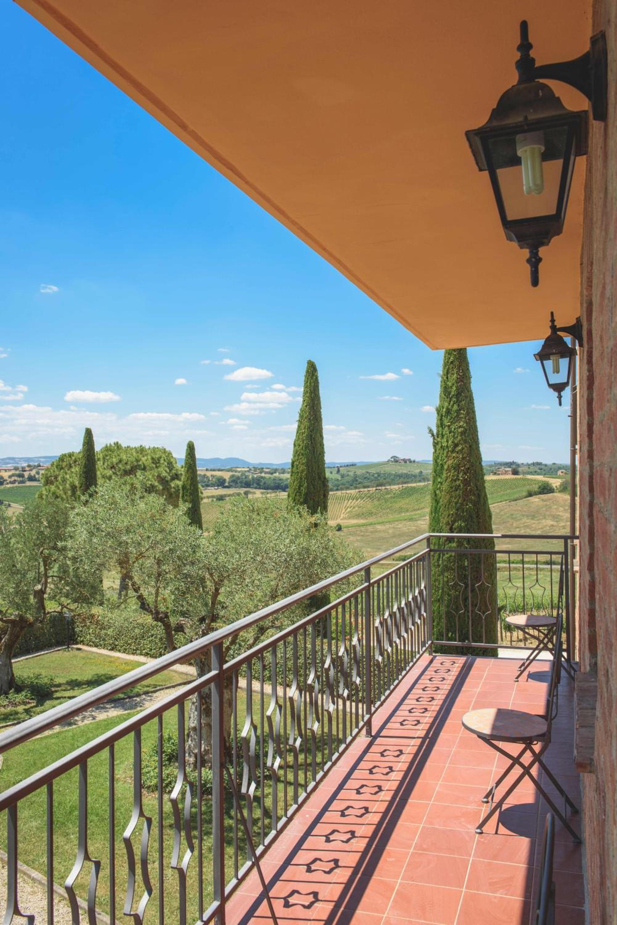 Double or Twin Room with Hill View - Photo 5