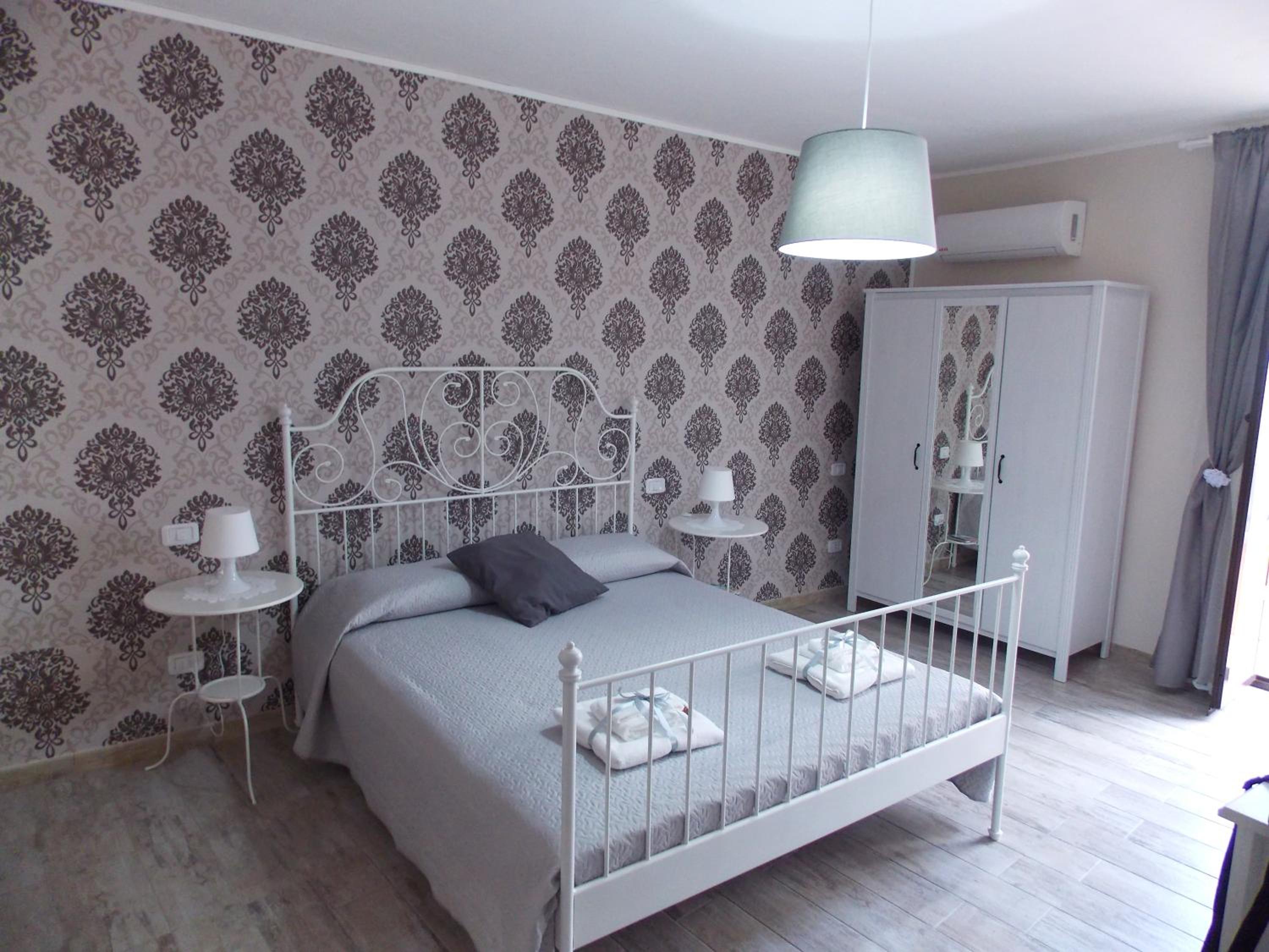 Deluxe Double Room - Photo 7