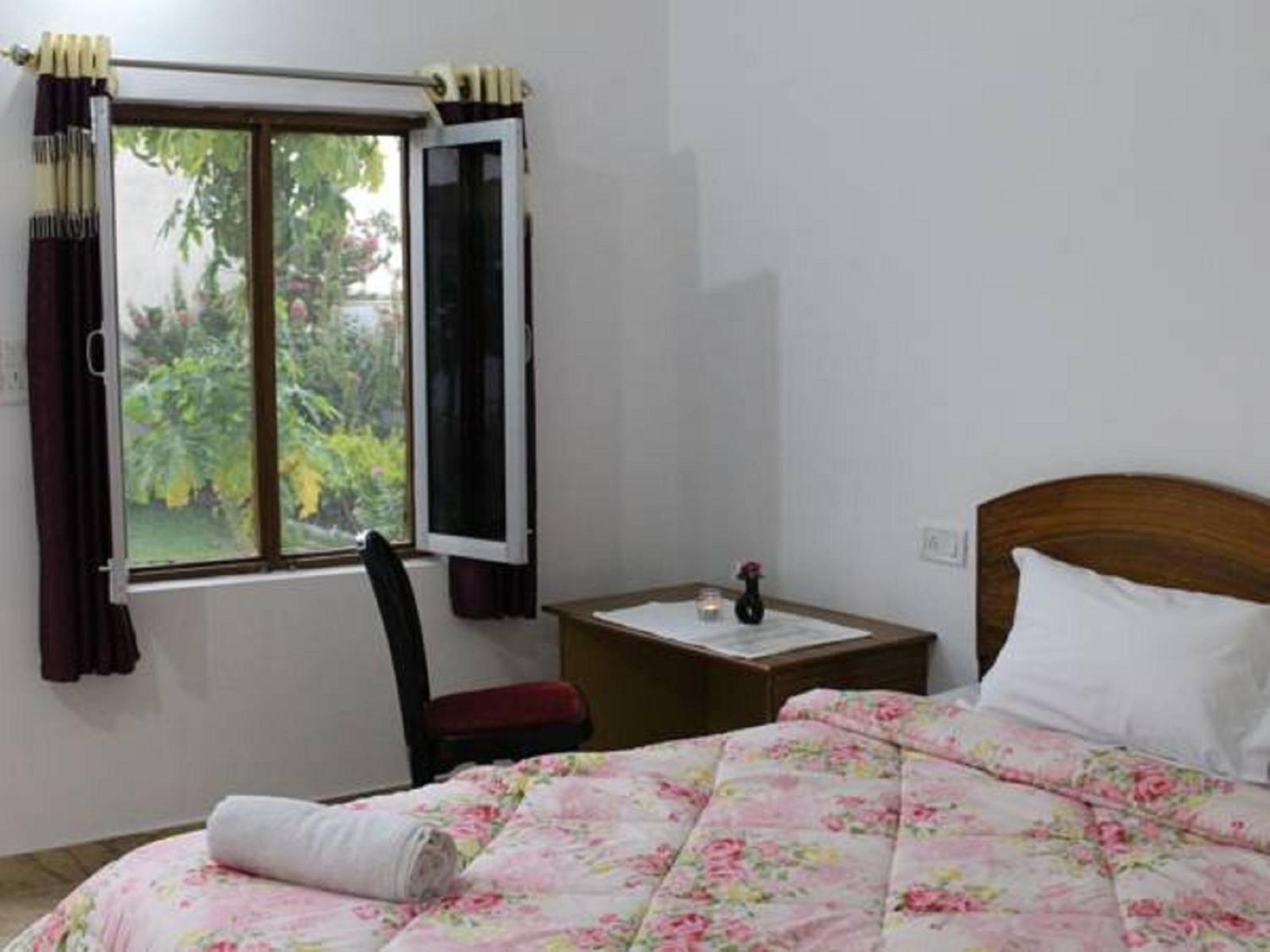 Standard King Room photo 1