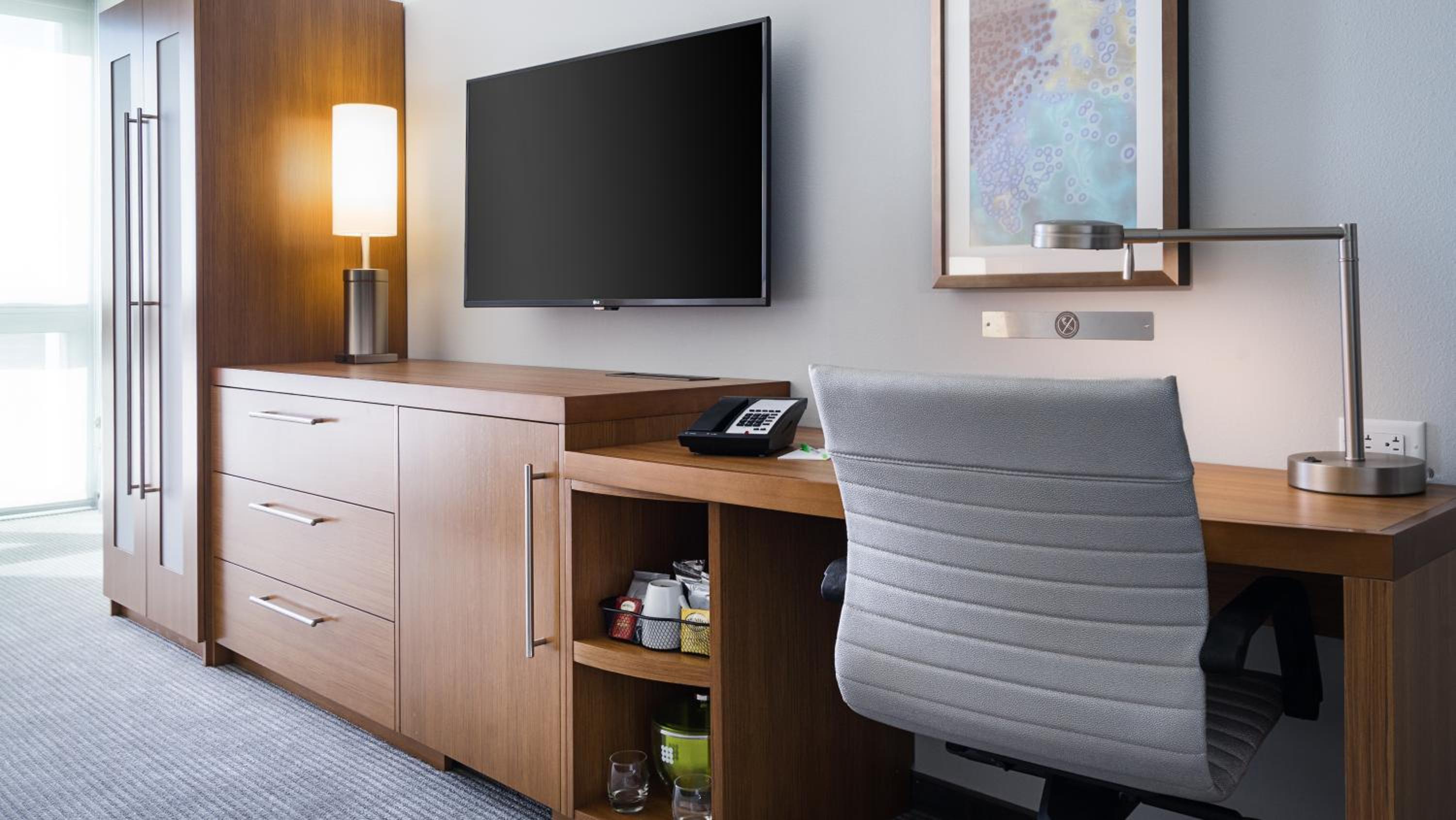 Corner King Room with Partial Water View